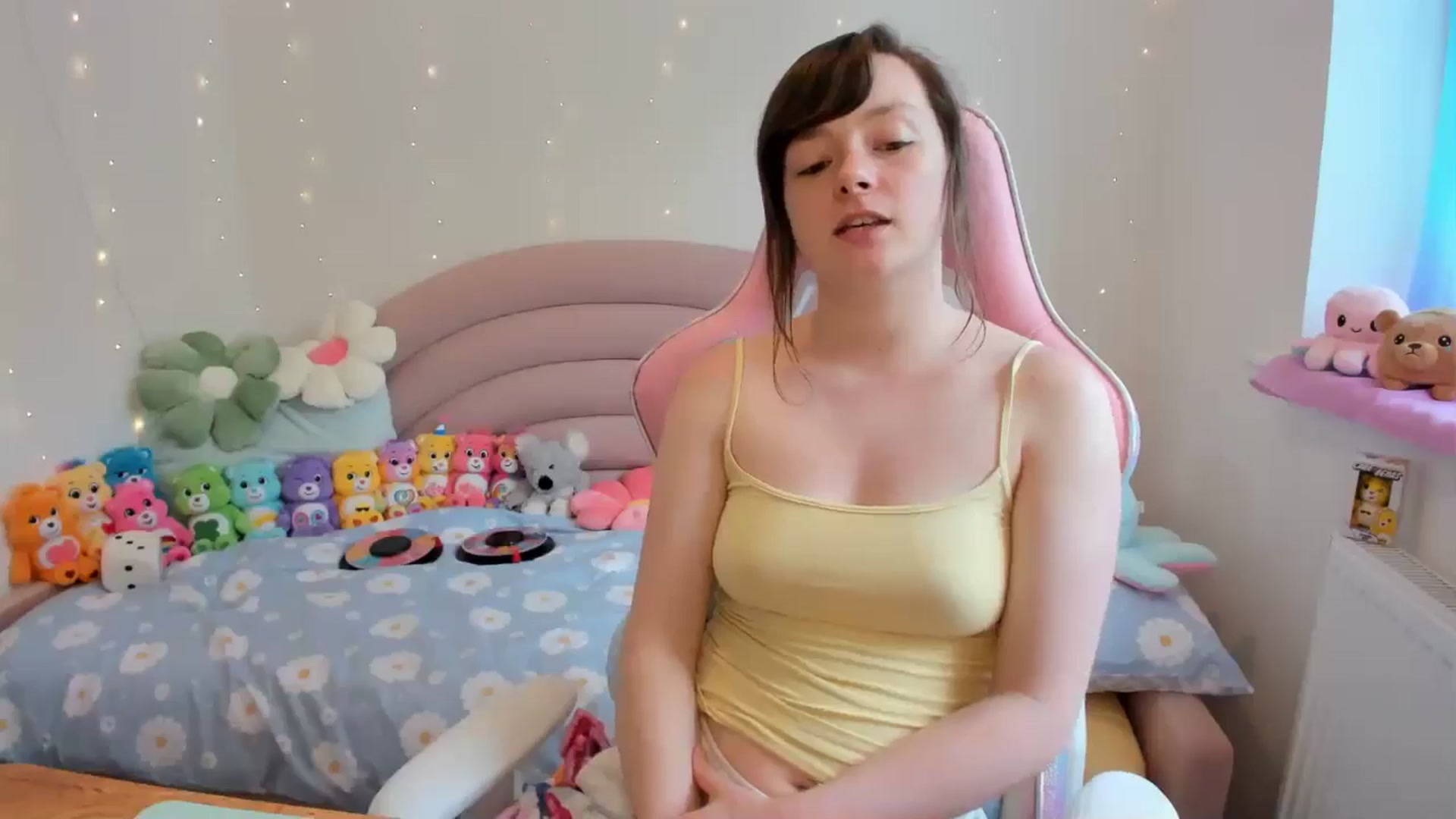Gallery image thumbnail from JessieBear_'s myfreecams stream on, 07/19/2024, 14:15 image 19 of 20
