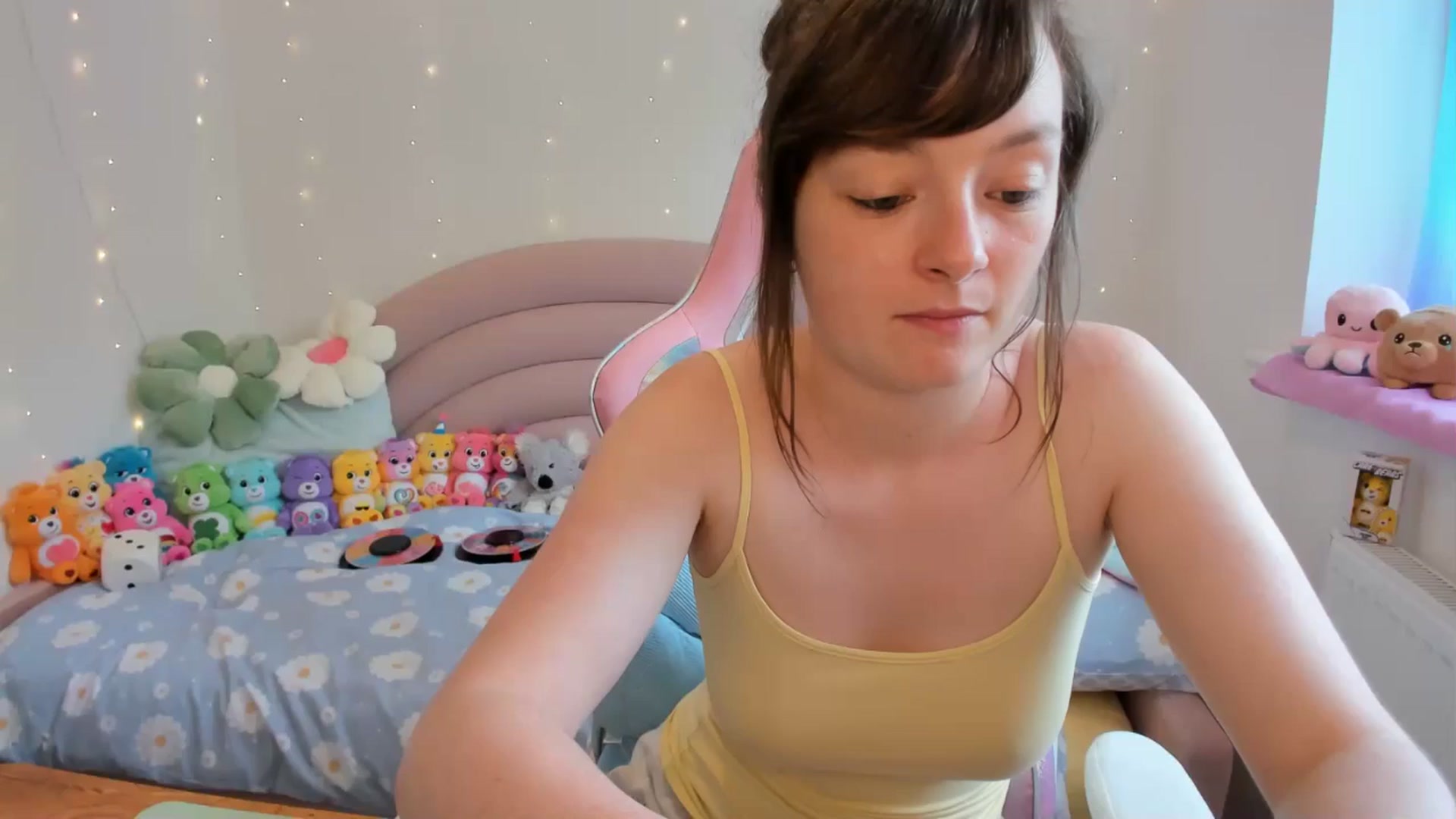Gallery image thumbnail from JessieBear_'s myfreecams stream on, 07/19/2024, 14:15 image 18 of 20