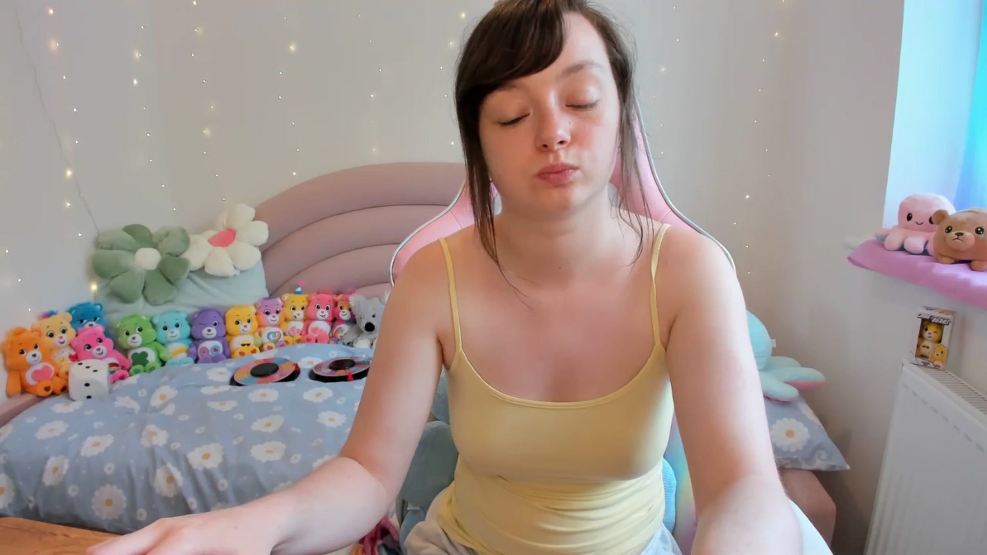 Gallery image thumbnail from JessieBear_'s myfreecams stream on, 07/19/2024, 14:15 image 17 of 20