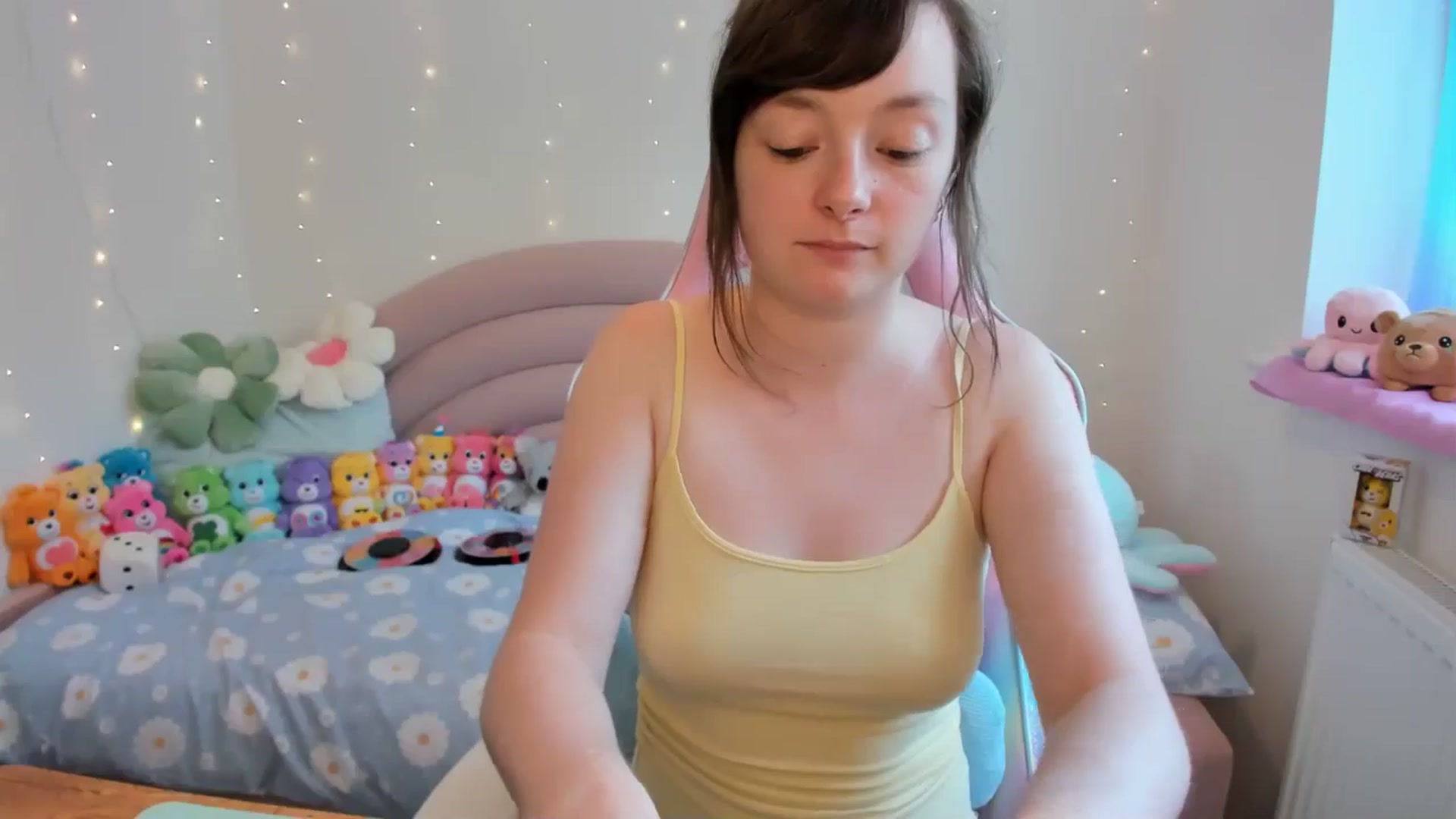 Gallery image thumbnail from JessieBear_'s myfreecams stream on, 07/19/2024, 14:15 image 8 of 20