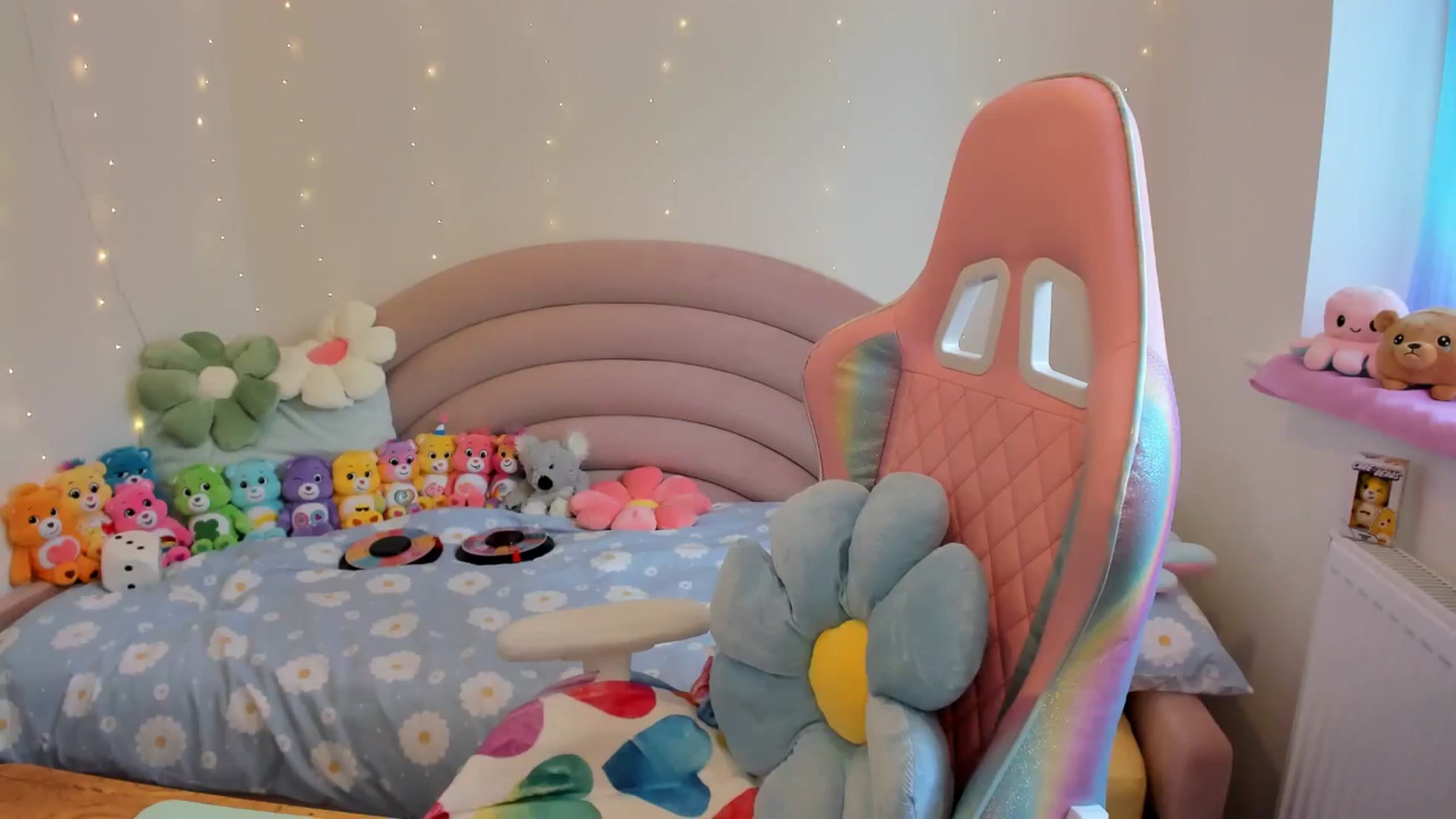 Gallery image thumbnail from JessieBear_'s myfreecams stream on, 07/19/2024, 14:15 image 3 of 20