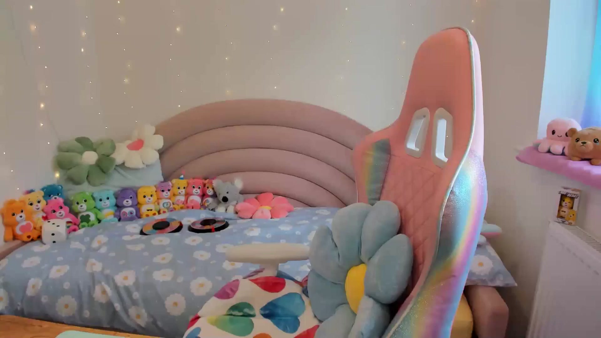 Gallery image thumbnail from JessieBear_'s myfreecams stream on, 07/19/2024, 15:23 image 2 of 20