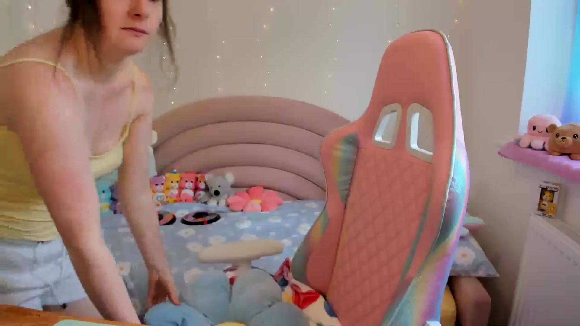 Gallery image thumbnail from JessieBear_'s myfreecams stream on, 07/19/2024, 15:23 image 9 of 20