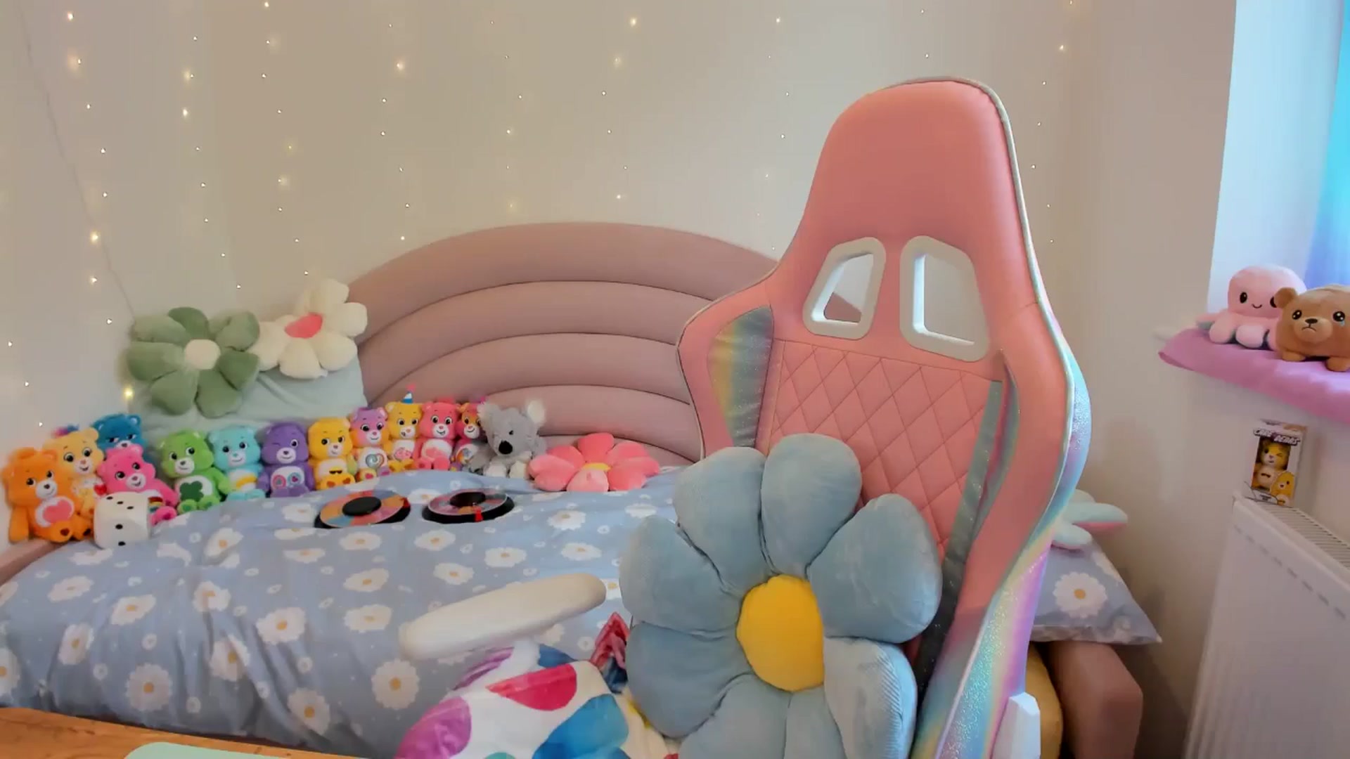 Gallery image thumbnail from JessieBear_'s myfreecams stream on, 07/19/2024, 15:23 image 14 of 20