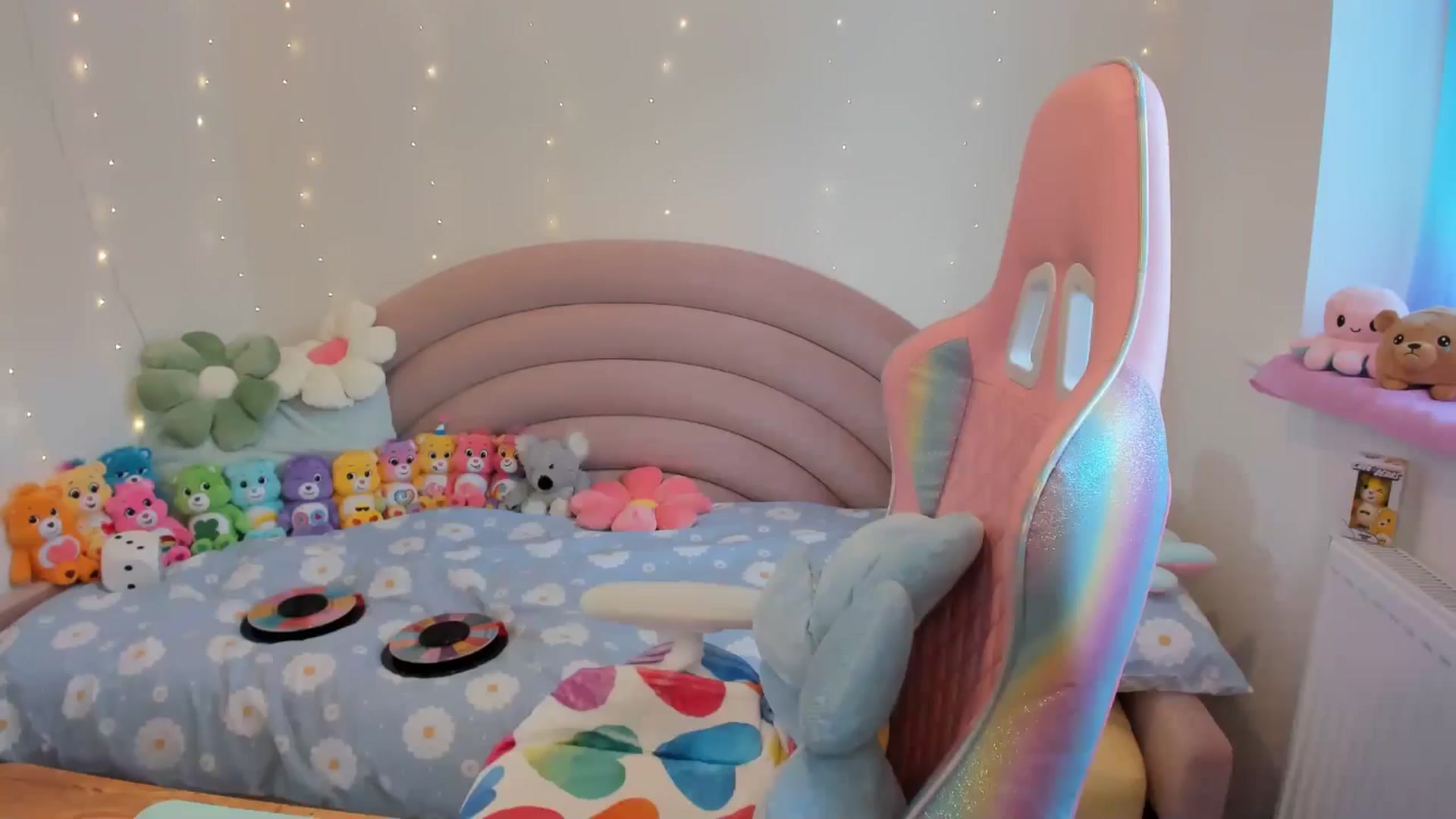Gallery image thumbnail from JessieBear_'s myfreecams stream on, 07/19/2024, 17:35 image 7 of 20