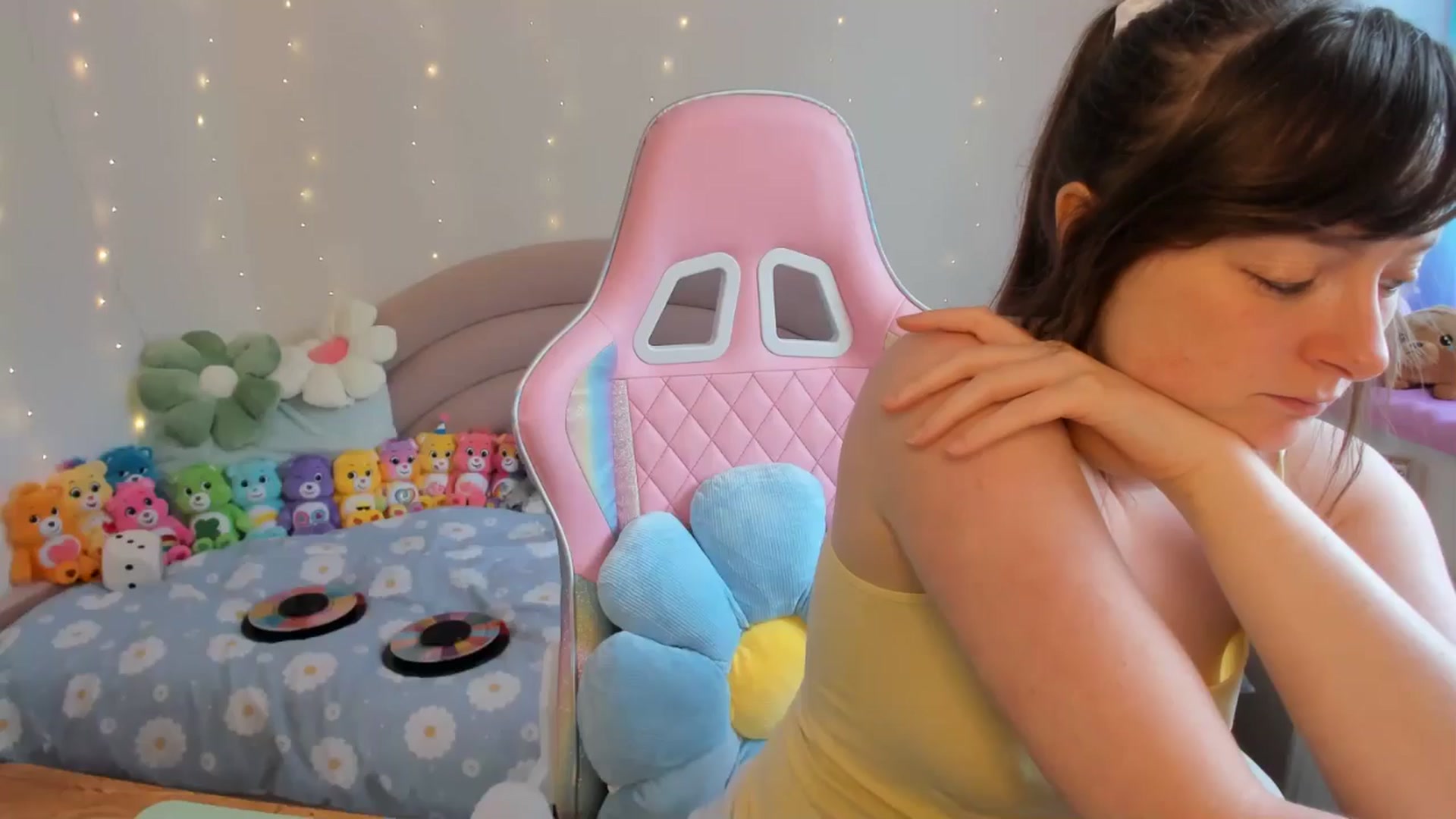 Gallery image thumbnail from JessieBear_'s myfreecams stream on, 07/19/2024, 17:35 image 13 of 20