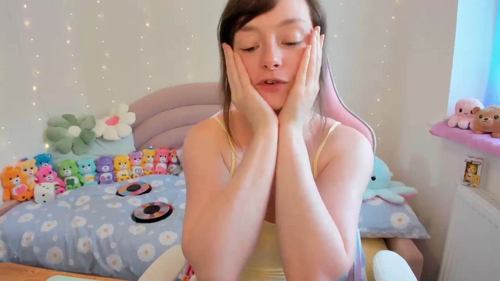 Gallery image thumbnail from JessieBear_'s myfreecams stream on, 07/19/2024, 17:35 image 2 of 20