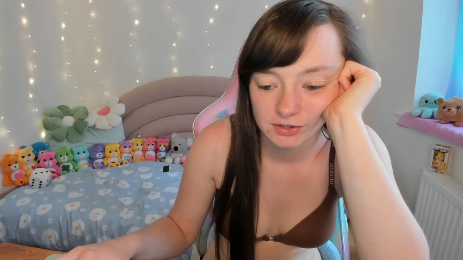 Gallery image thumbnail from JessieBear_'s myfreecams stream on, 07/25/2024, 17:13 image 14 of 20