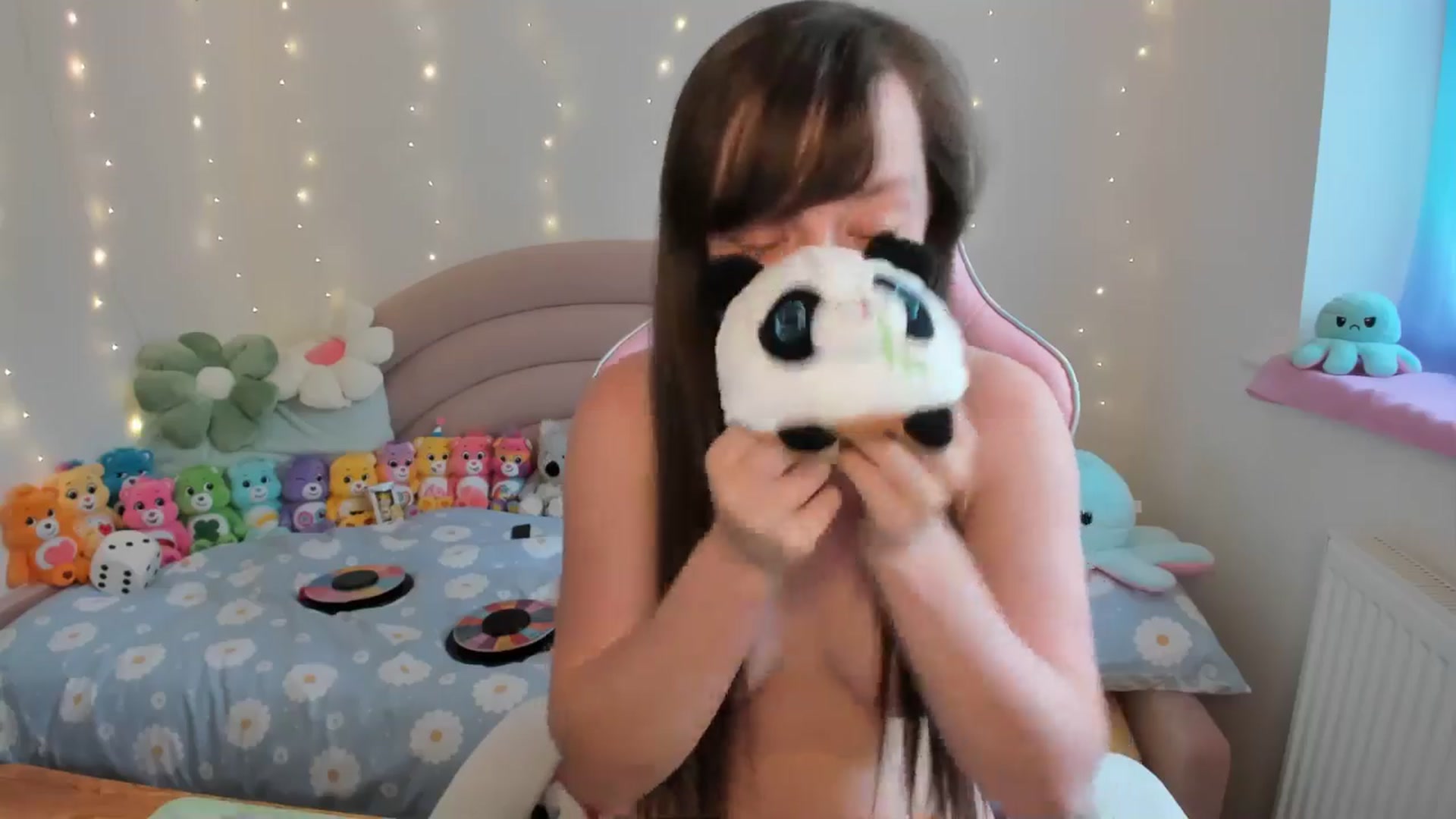 Gallery image thumbnail from JessieBear_'s myfreecams stream on, 07/25/2024, 17:34 image 19 of 20