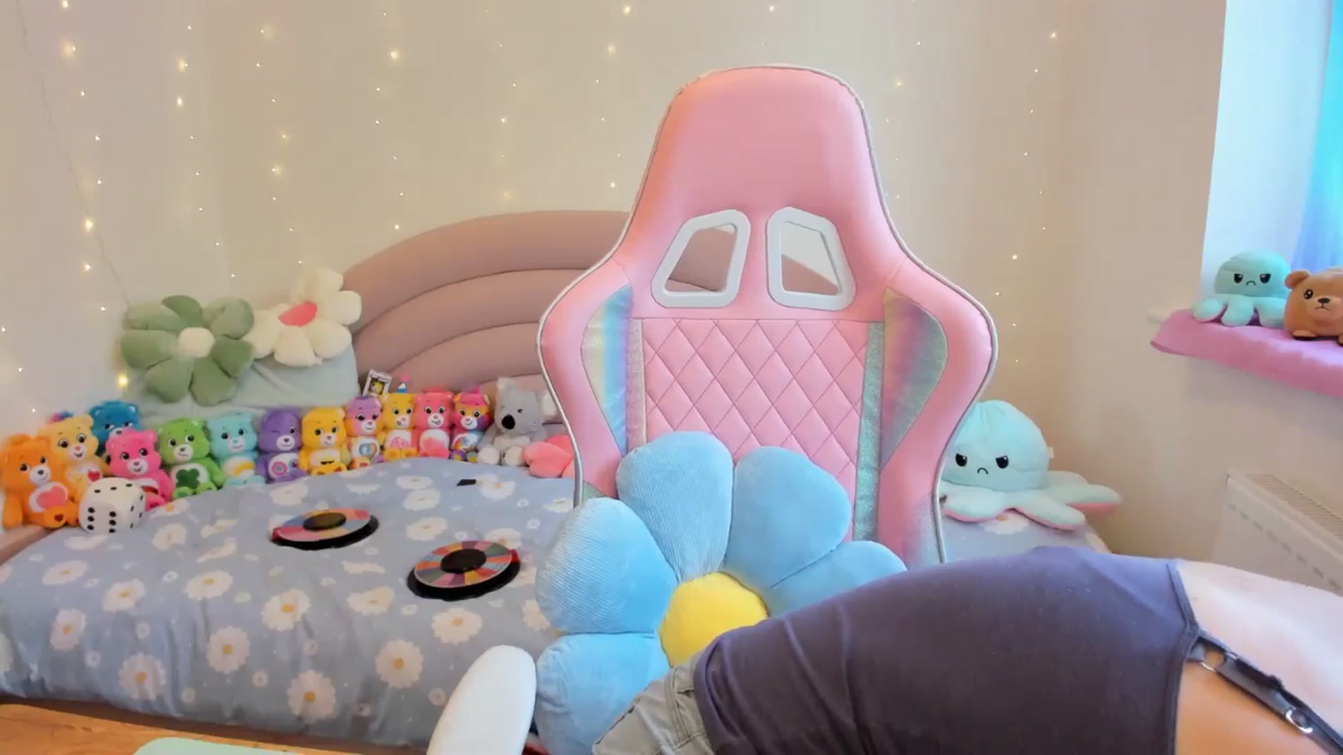 Gallery image thumbnail from JessieBear_'s myfreecams stream on, 07/29/2024, 14:17 image 4 of 20