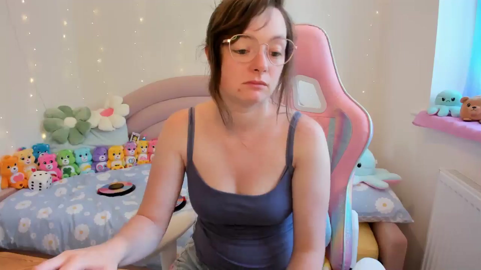 Gallery image thumbnail from JessieBear_'s myfreecams stream on, 07/29/2024, 14:17 image 9 of 20