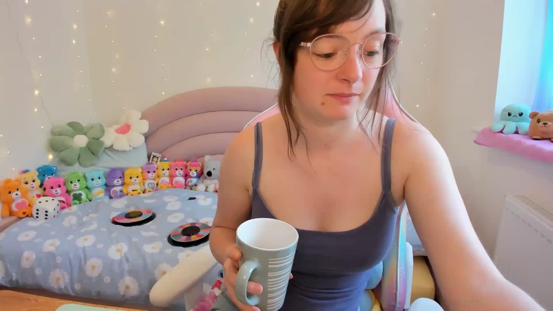 Gallery image thumbnail from JessieBear_'s myfreecams stream on, 07/29/2024, 14:17 image 1 of 20