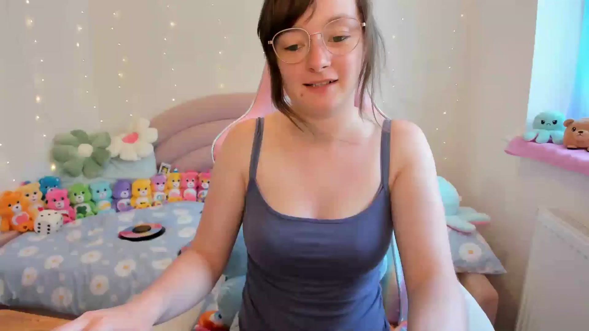 Gallery image thumbnail from JessieBear_'s myfreecams stream on, 07/29/2024, 14:29 image 12 of 20