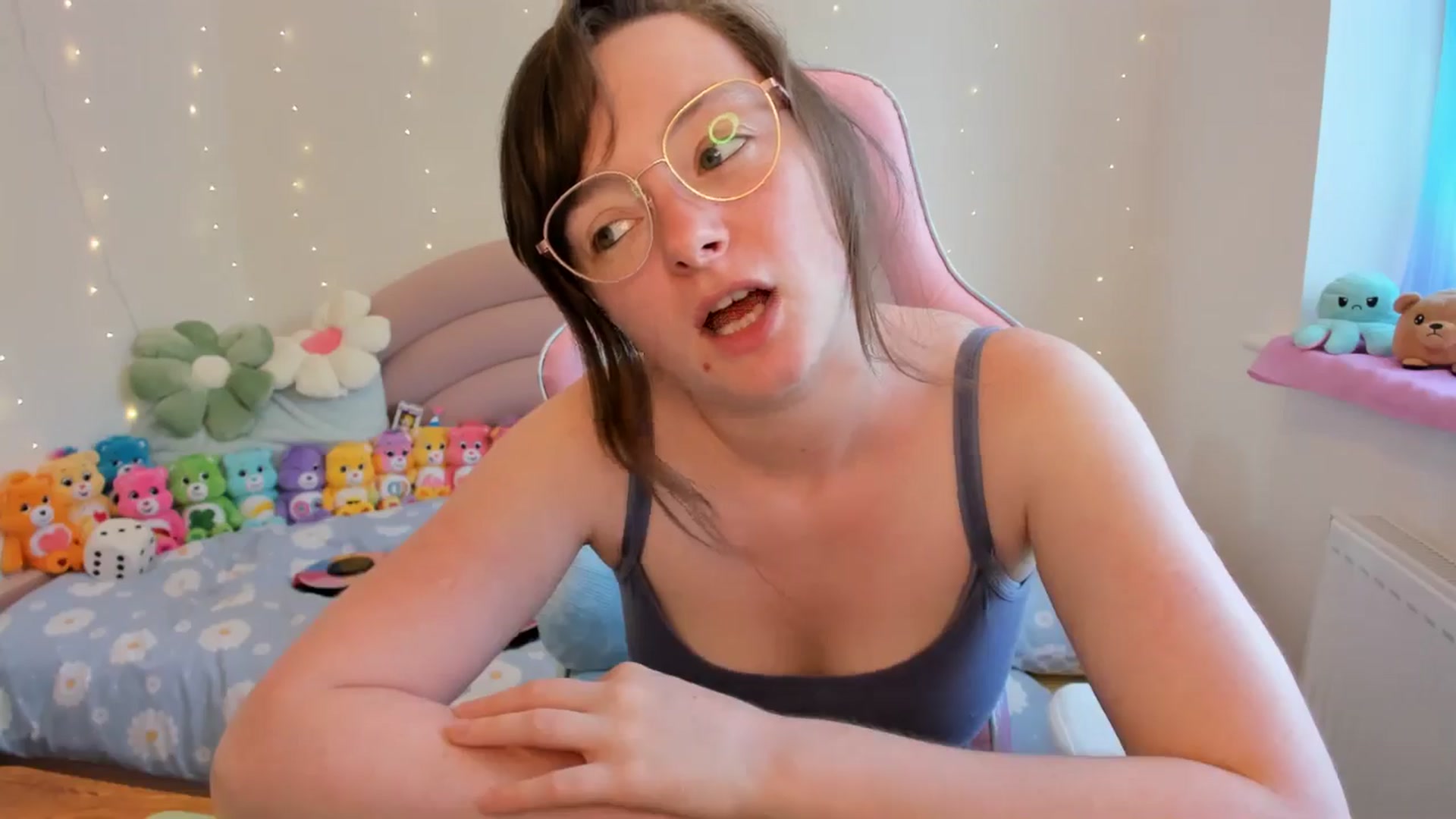 Gallery image thumbnail from JessieBear_'s myfreecams stream on, 07/29/2024, 14:29 image 9 of 20