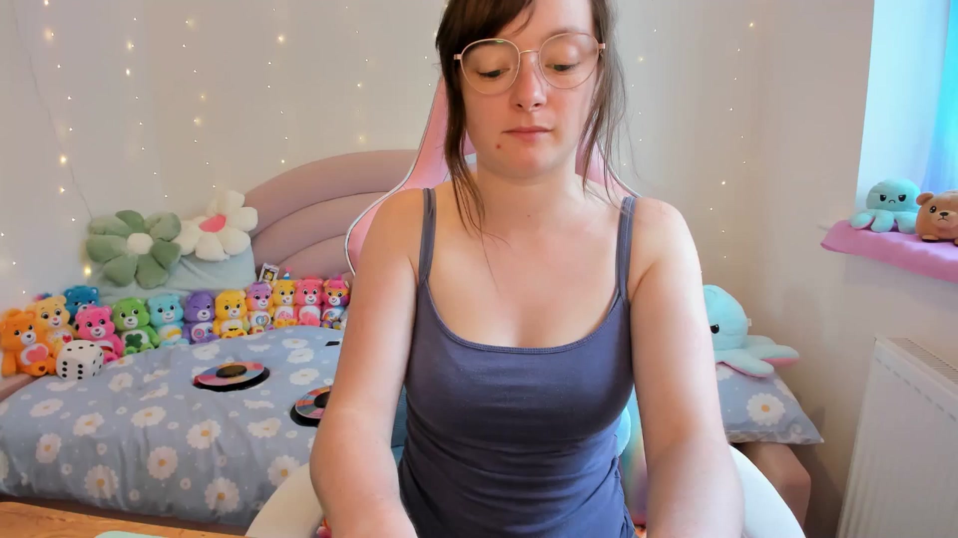 Gallery image thumbnail from JessieBear_'s myfreecams stream on, 07/29/2024, 14:29 image 15 of 20