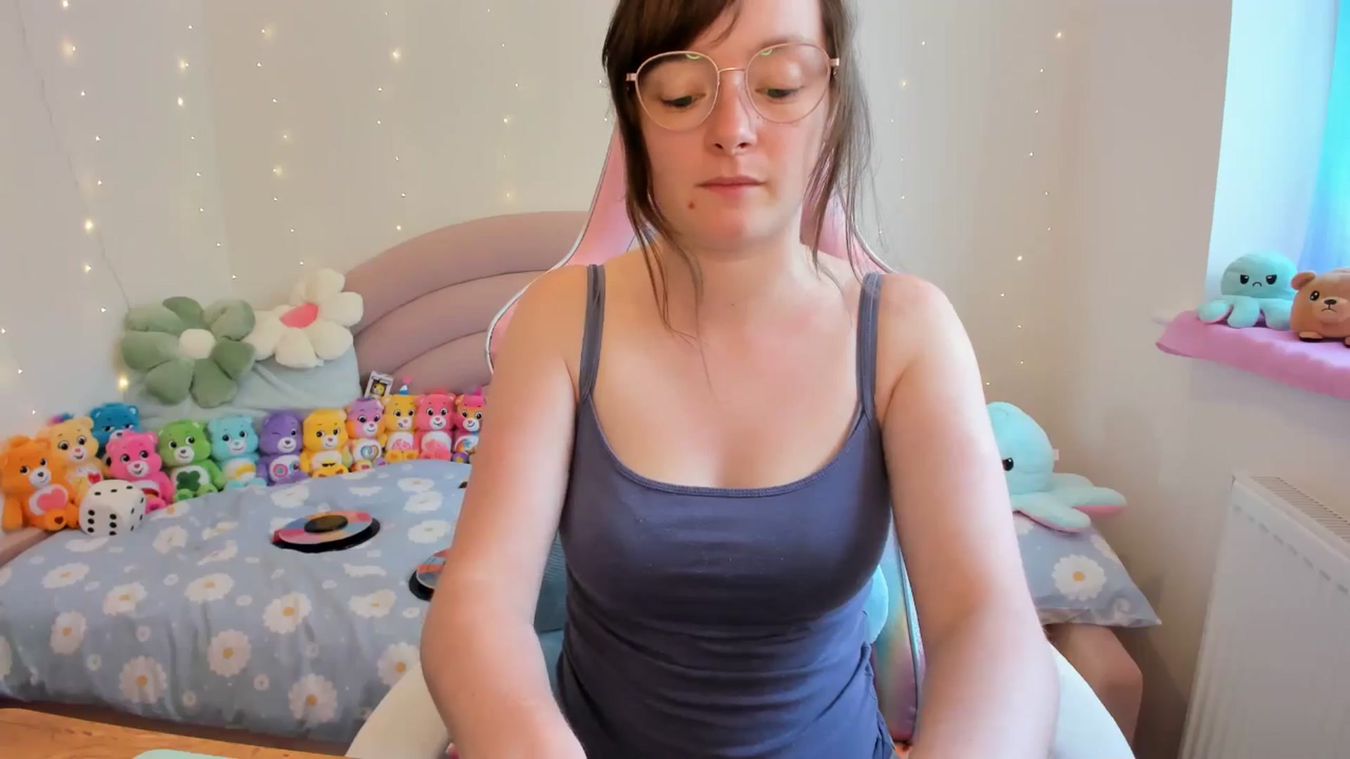 Gallery image thumbnail from JessieBear_'s myfreecams stream on, 07/29/2024, 14:29 image 14 of 20