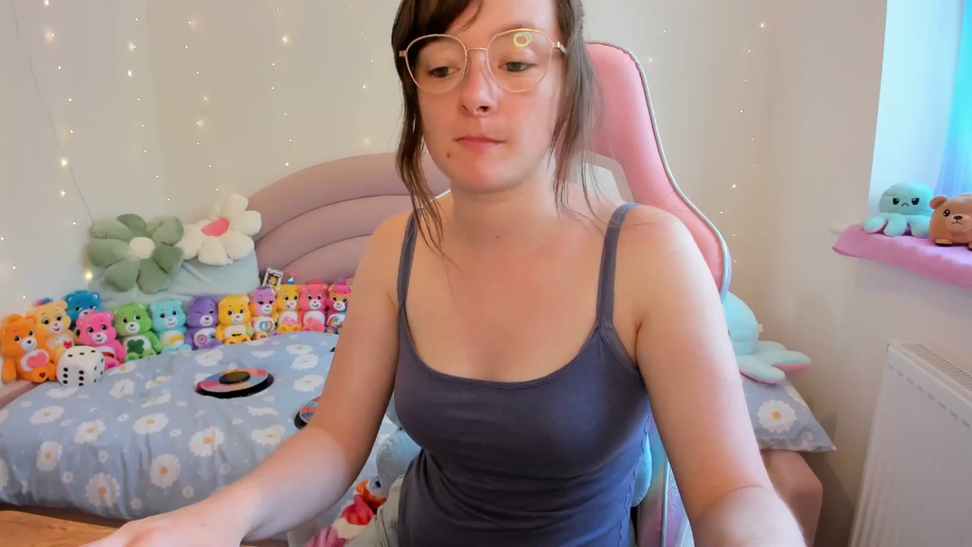 Gallery image thumbnail from JessieBear_'s myfreecams stream on, 07/29/2024, 14:29 image 8 of 20