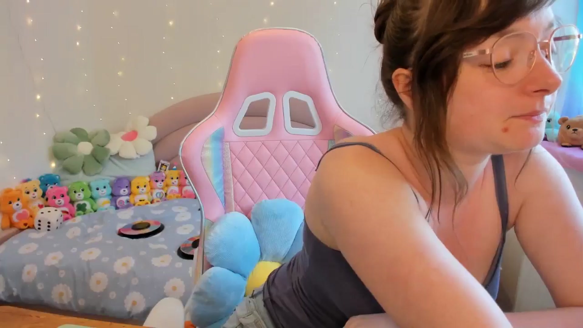 Gallery image thumbnail from JessieBear_'s myfreecams stream on, 07/29/2024, 14:50 image 20 of 20