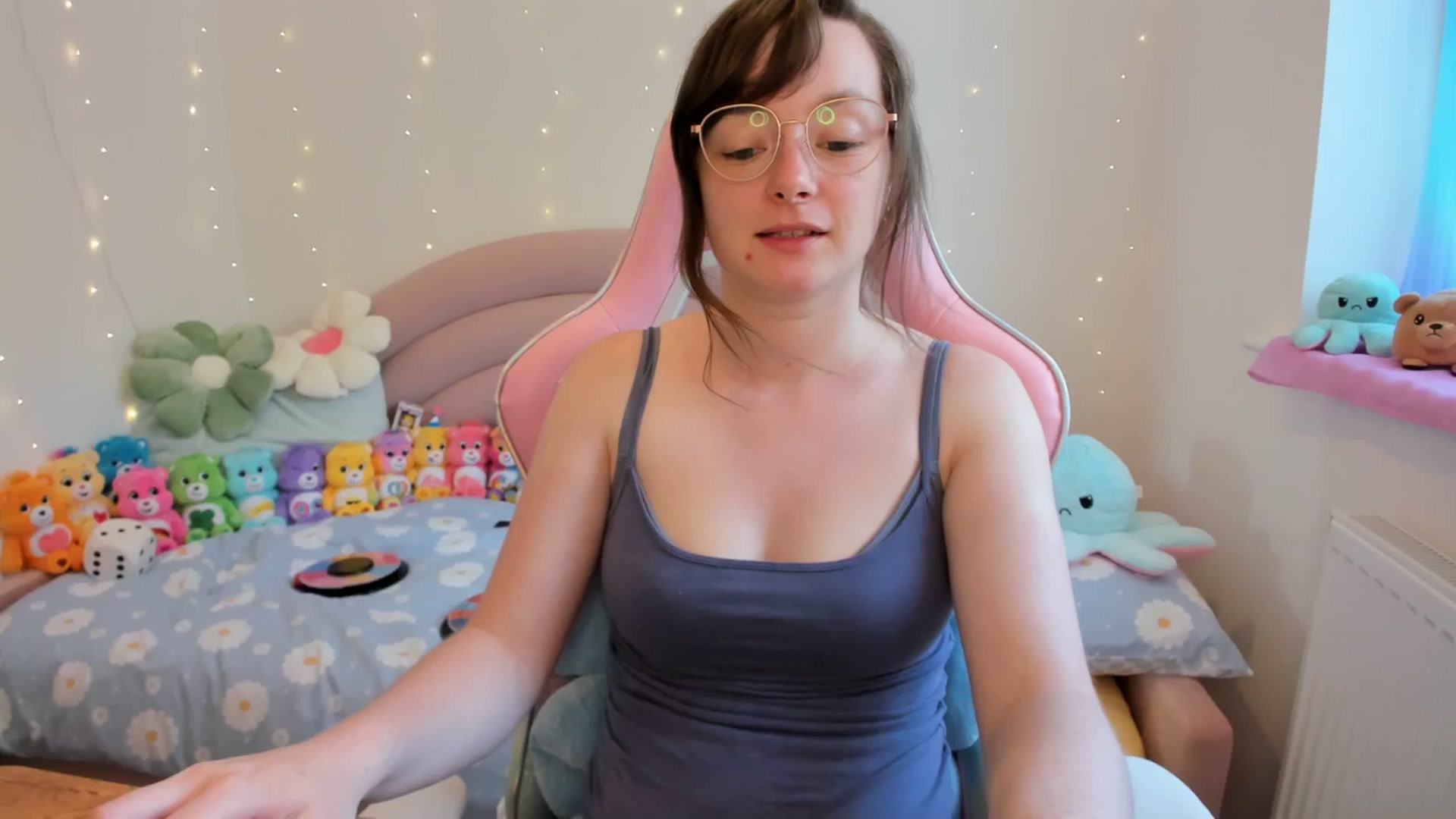 Gallery image thumbnail from JessieBear_'s myfreecams stream on, 07/29/2024, 14:50 image 13 of 20