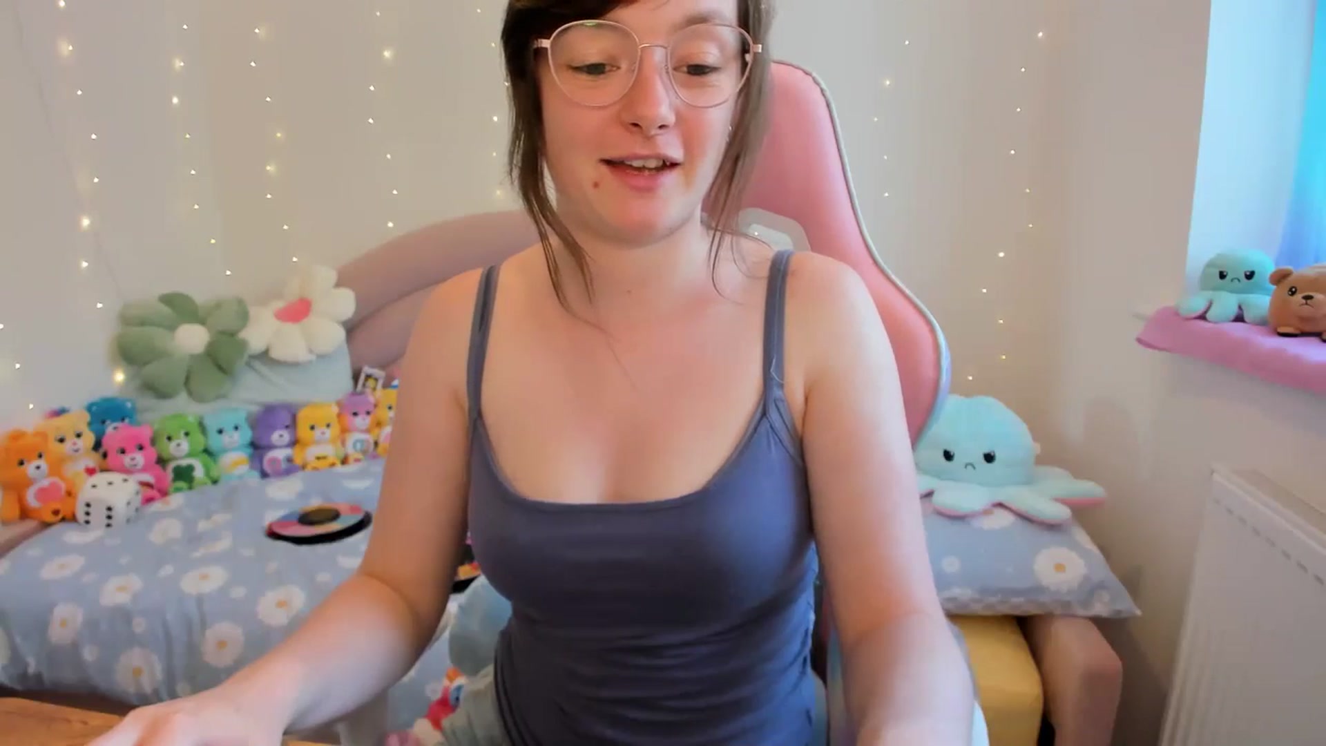 Gallery image thumbnail from JessieBear_'s myfreecams stream on, 07/29/2024, 15:17 image 2 of 20