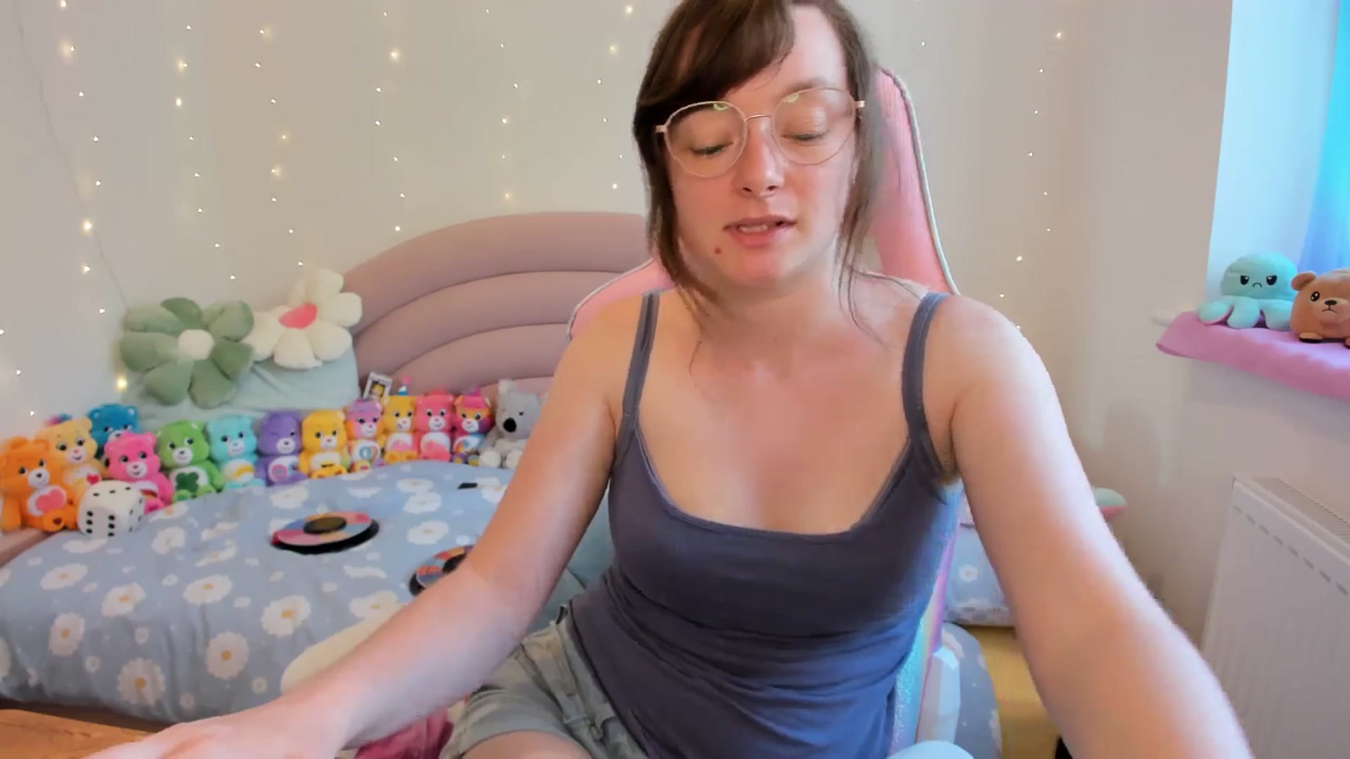 Gallery image thumbnail from JessieBear_'s myfreecams stream on, 07/29/2024, 15:17 image 9 of 20