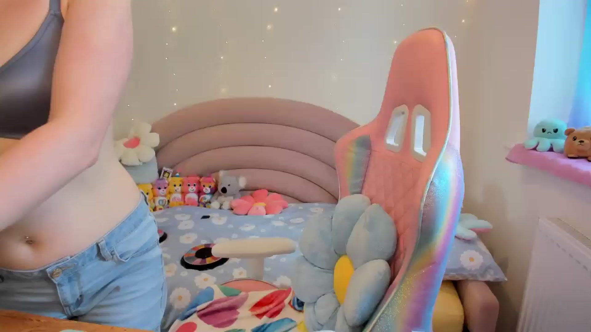 Gallery image thumbnail from JessieBear_'s myfreecams stream on, 07/29/2024, 15:55 image 2 of 20