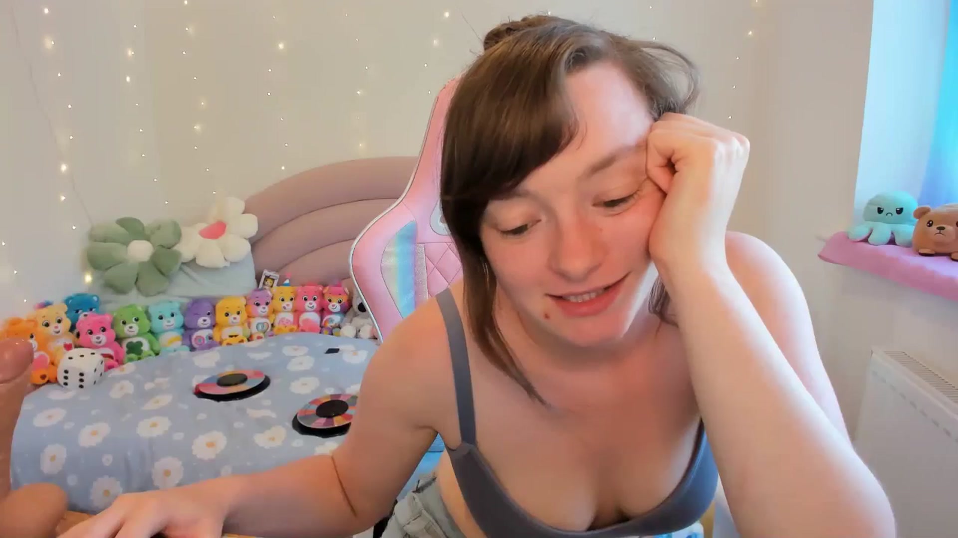 Gallery image thumbnail from JessieBear_'s myfreecams stream on, 07/29/2024, 17:12 image 3 of 20