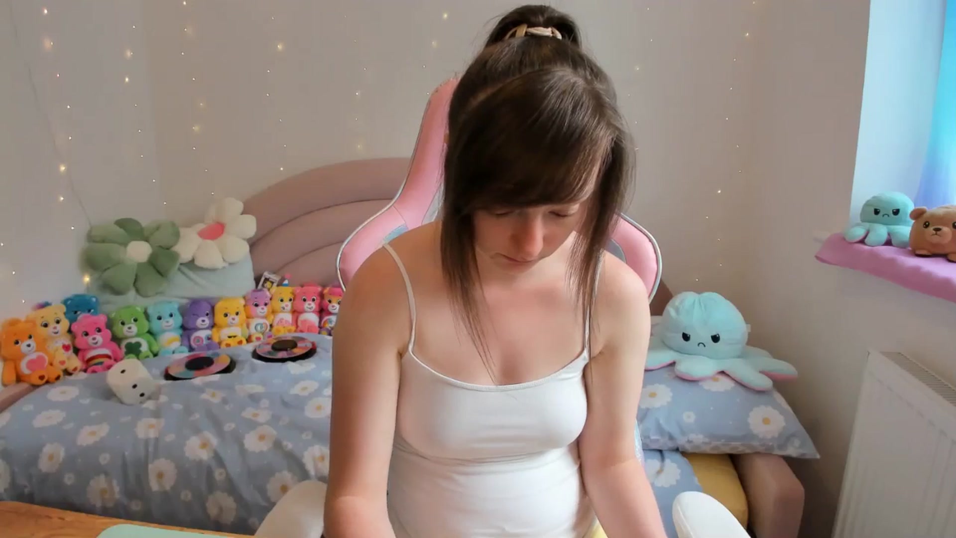 Gallery image thumbnail from JessieBear_'s myfreecams stream on, 07/30/2024, 12:28 image 7 of 20
