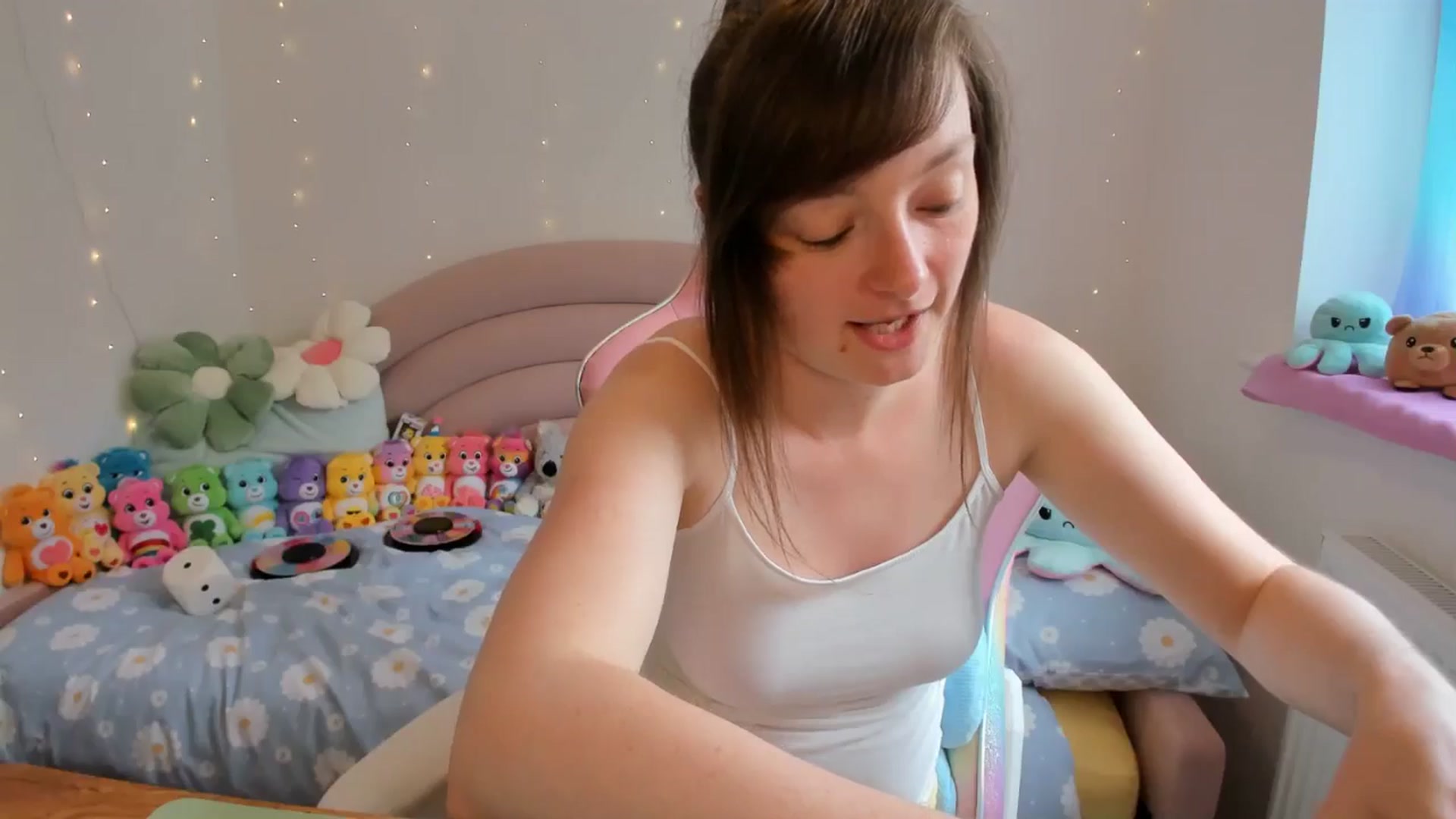 Gallery image thumbnail from JessieBear_'s myfreecams stream on, 07/30/2024, 12:28 image 14 of 20