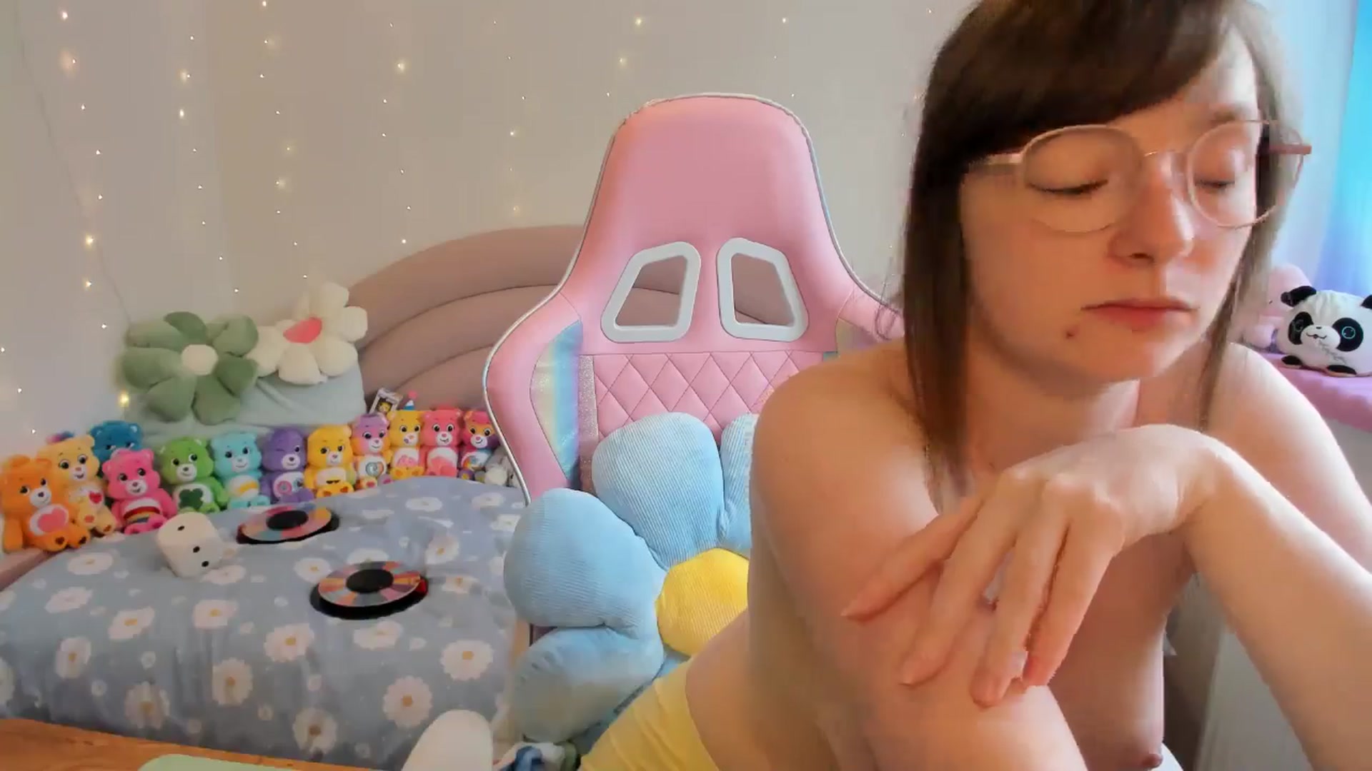 Gallery image thumbnail from JessieBear_'s myfreecams stream on, 07/30/2024, 16:05 image 2 of 20