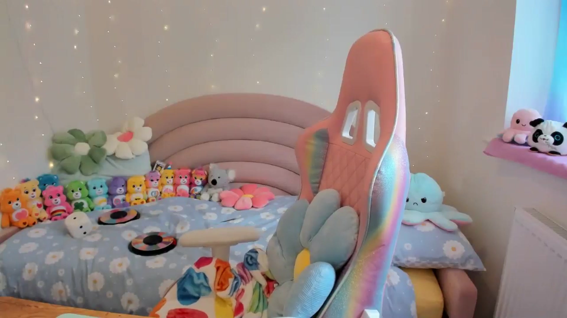 Gallery image thumbnail from JessieBear_'s myfreecams stream on, 07/30/2024, 16:05 image 9 of 20