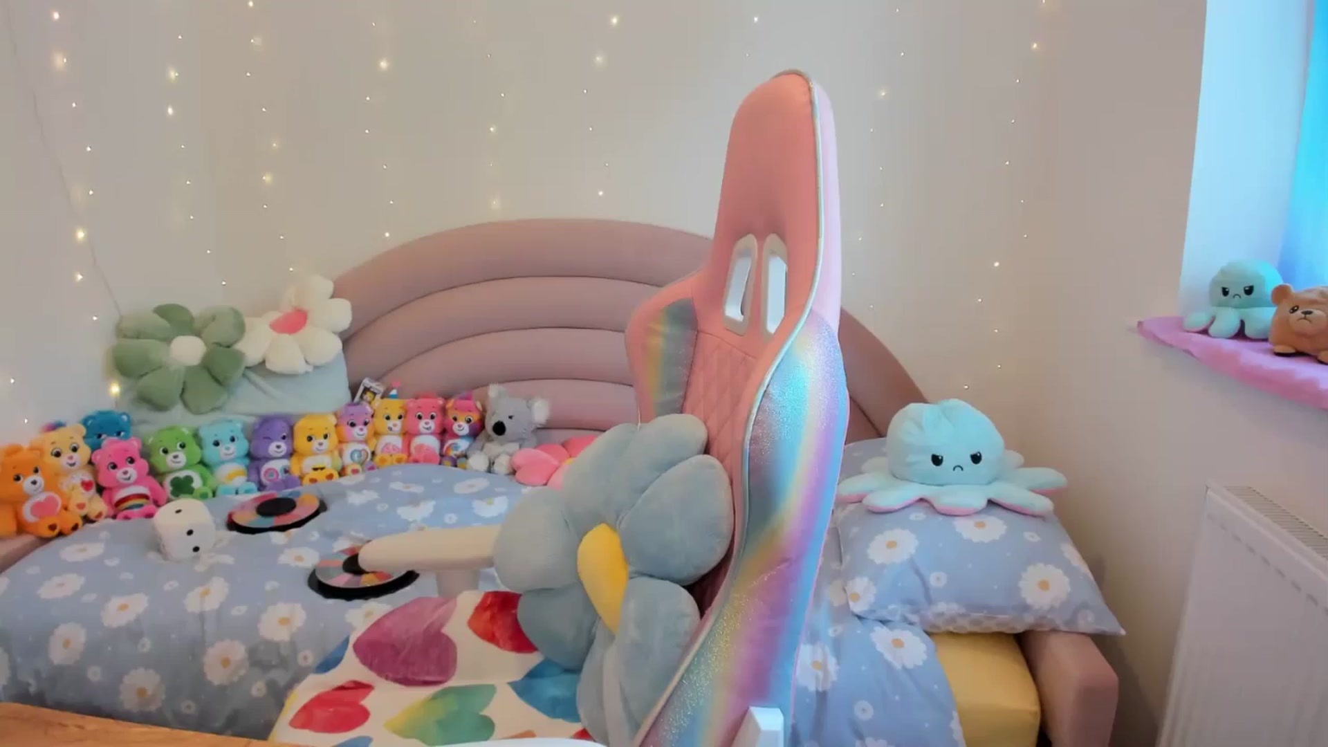 Gallery image thumbnail from JessieBear_'s myfreecams stream on, 08/01/2024, 15:38 image 18 of 20