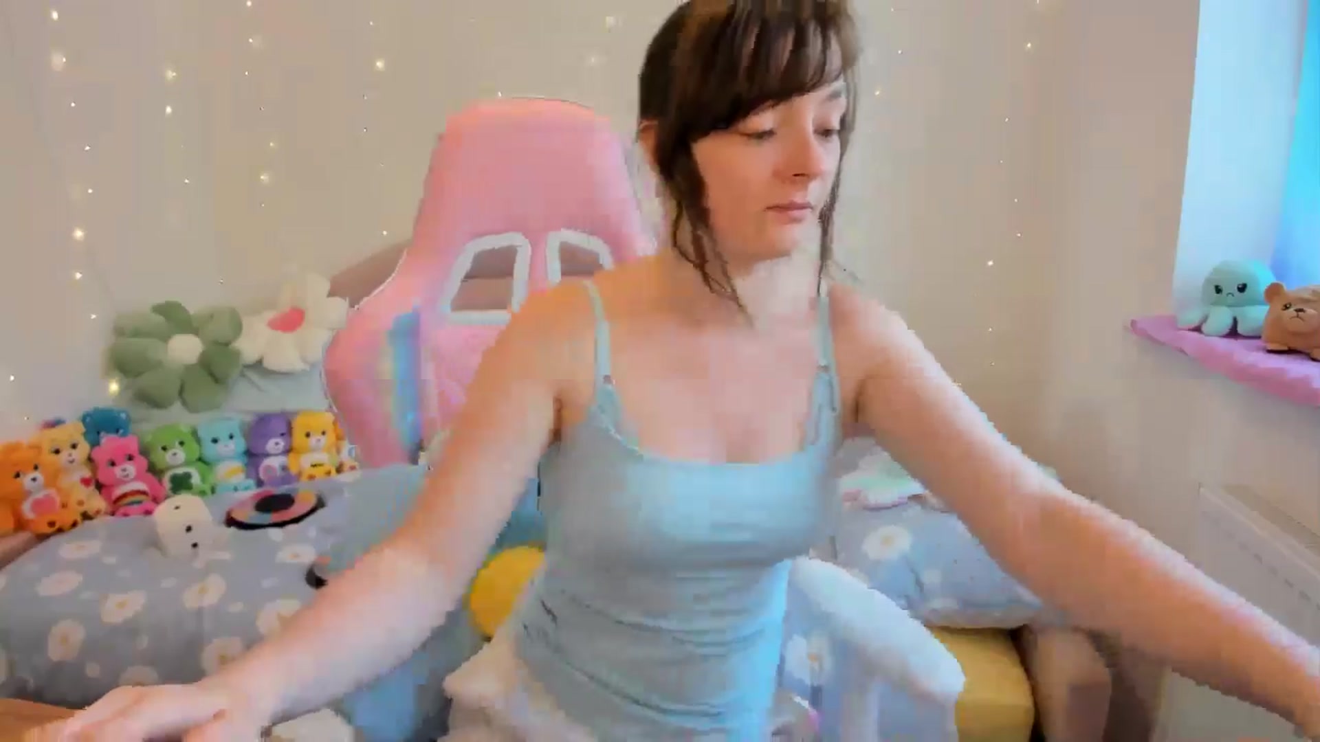 Gallery image thumbnail from JessieBear_'s myfreecams stream on, 08/01/2024, 15:38 image 13 of 20