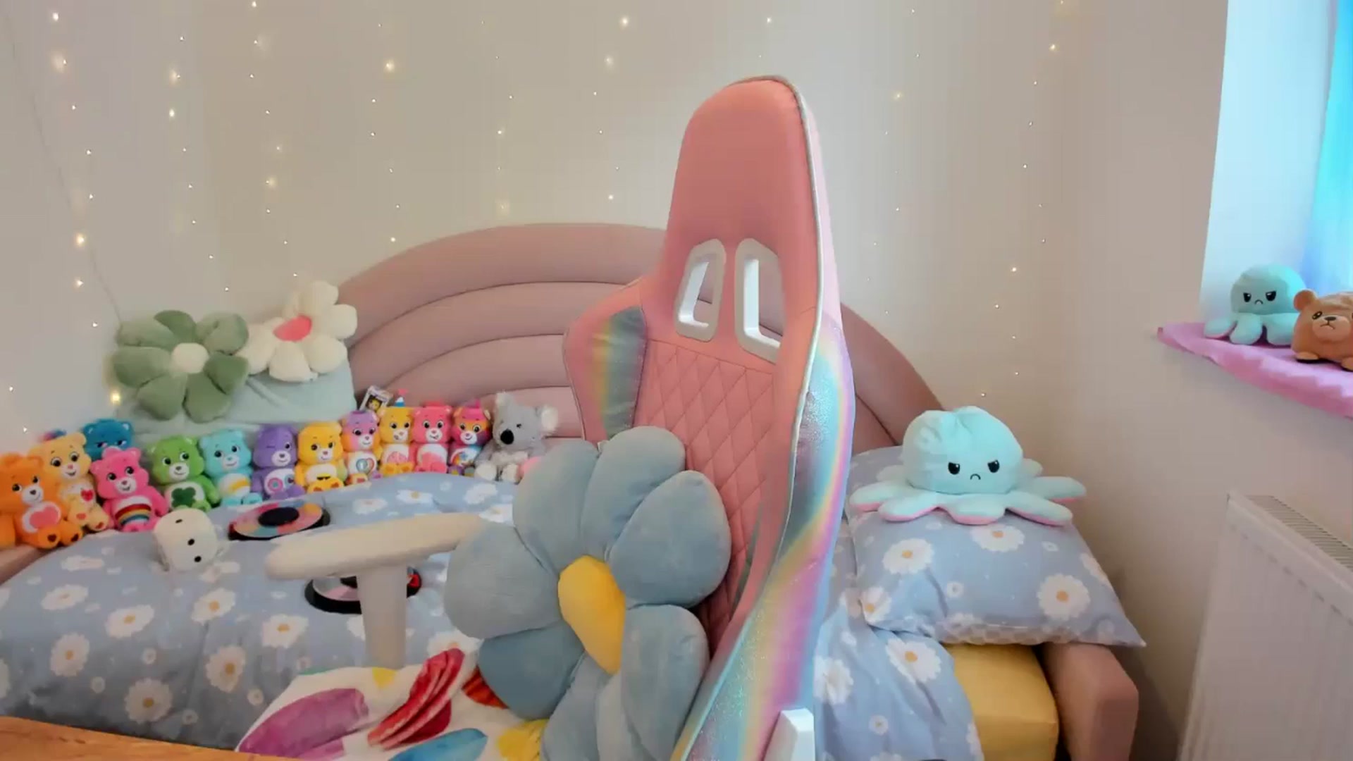 Gallery image thumbnail from JessieBear_'s myfreecams stream on, 08/02/2024, 14:21 image 15 of 20