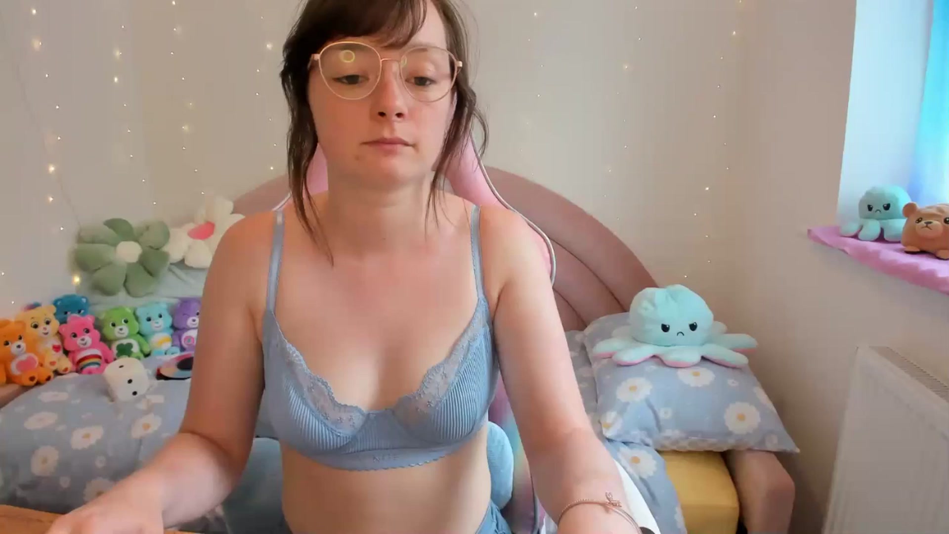 Gallery image thumbnail from JessieBear_'s myfreecams stream on, 08/02/2024, 15:55 image 15 of 20