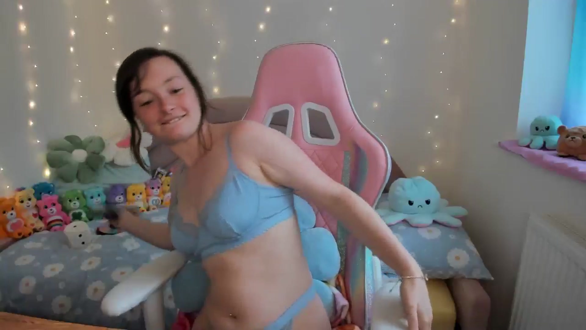 Gallery image thumbnail from JessieBear_'s myfreecams stream on, 08/02/2024, 17:40 image 2 of 20