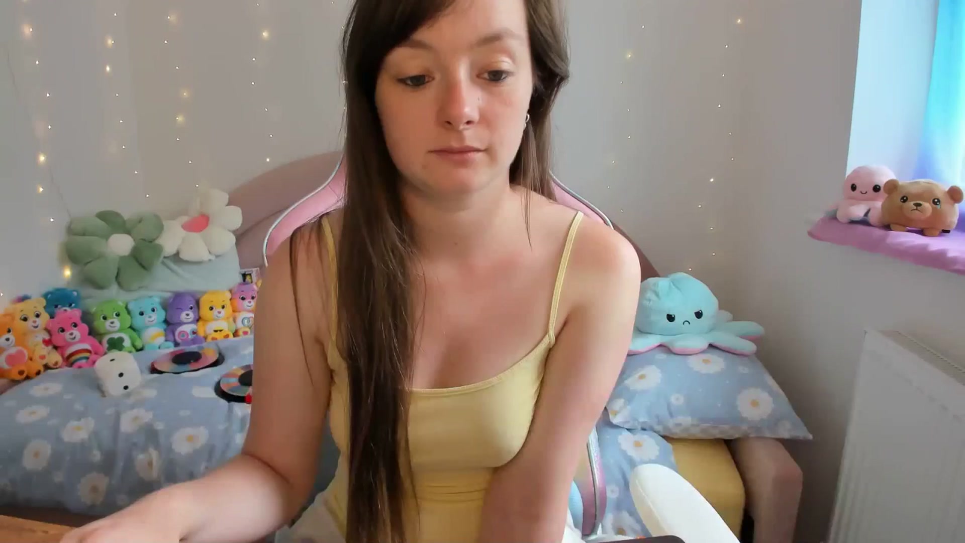 Gallery image thumbnail from JessieBear_'s myfreecams stream on, 08/13/2024, 14:18 image 9 of 20