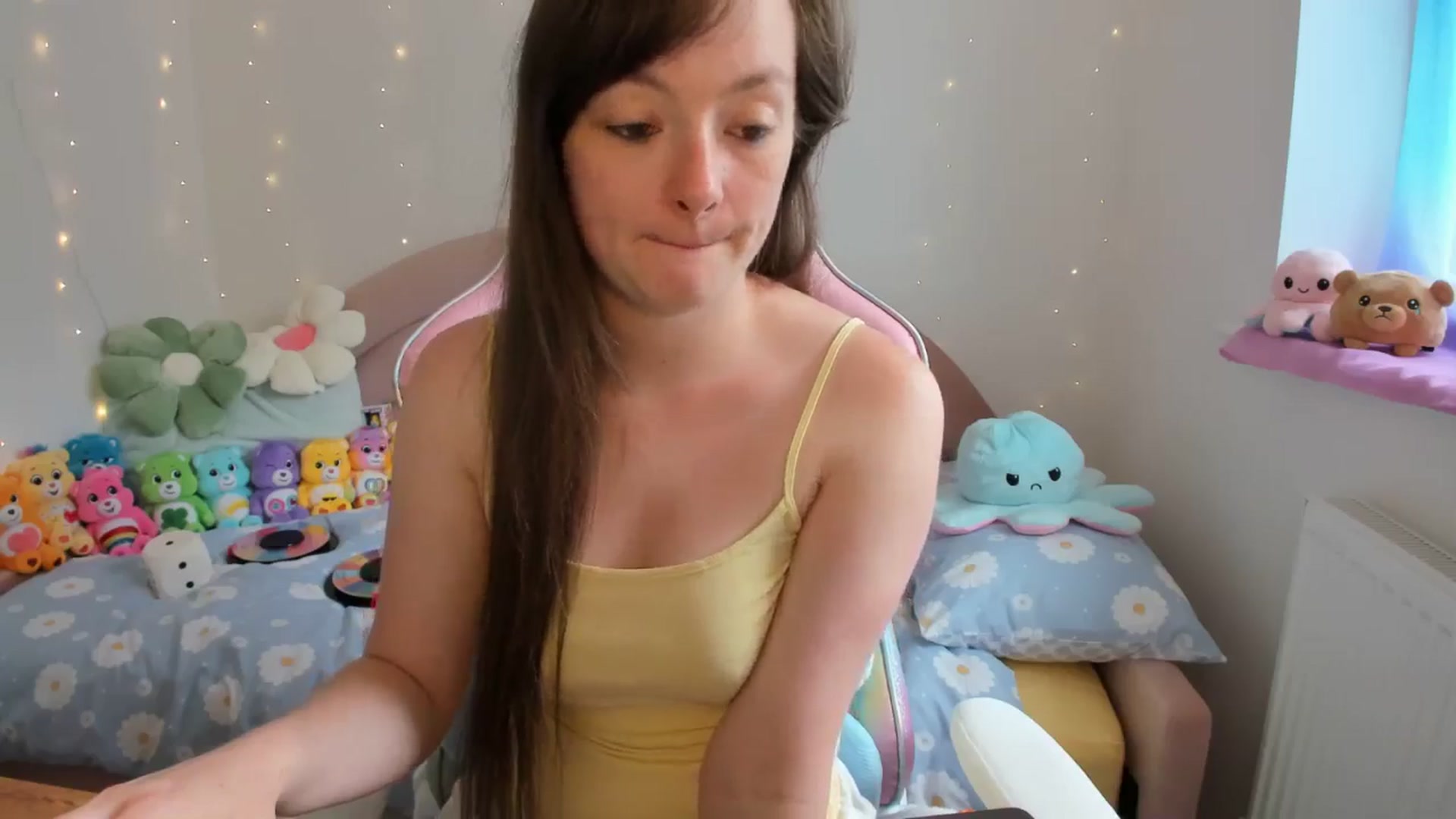 Gallery image thumbnail from JessieBear_'s myfreecams stream on, 08/13/2024, 14:18 image 12 of 20