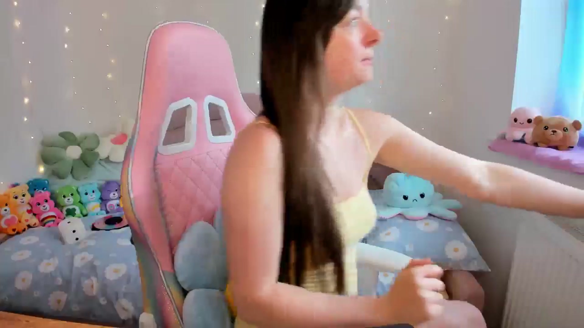 Gallery image thumbnail from JessieBear_'s myfreecams stream on, 08/13/2024, 14:18 image 2 of 20