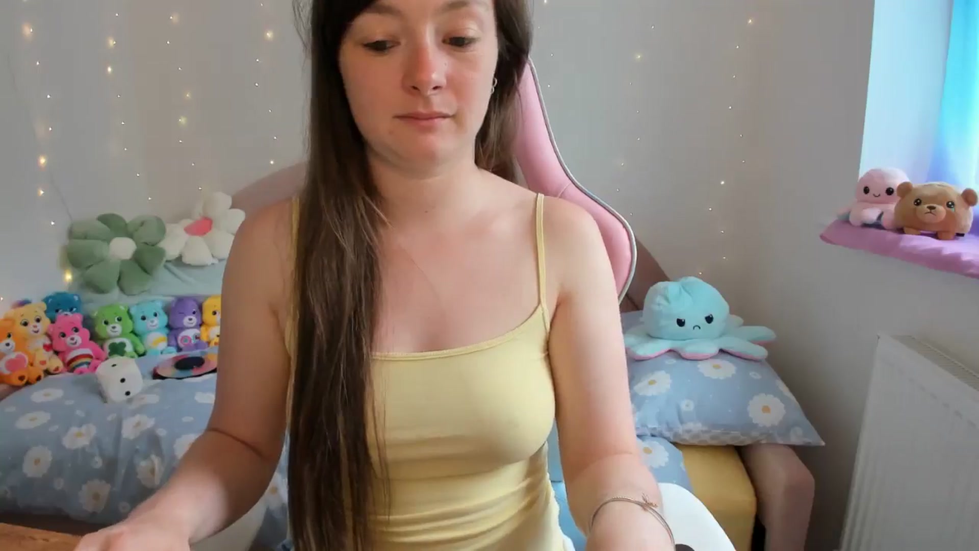 Gallery image thumbnail from JessieBear_'s myfreecams stream on, 08/13/2024, 14:18 image 13 of 20