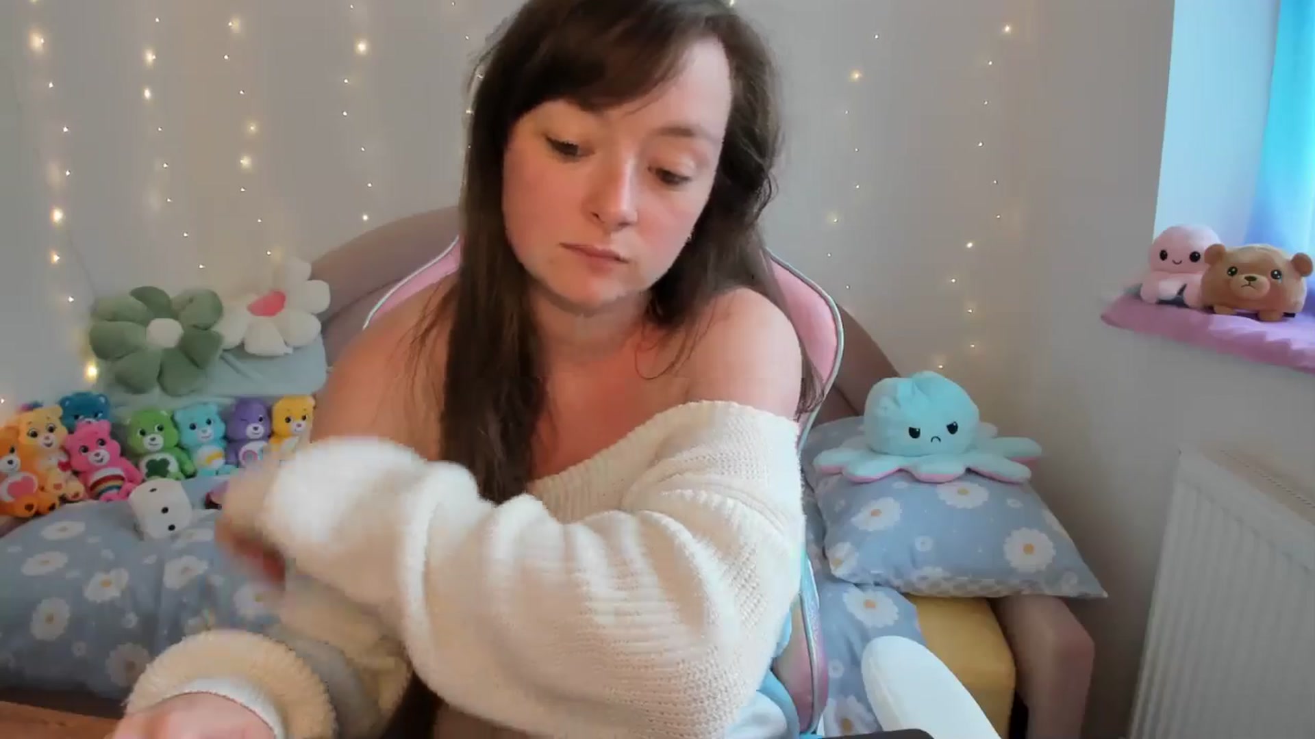 Gallery image thumbnail from JessieBear_'s myfreecams stream on, 08/13/2024, 17:21 image 2 of 20
