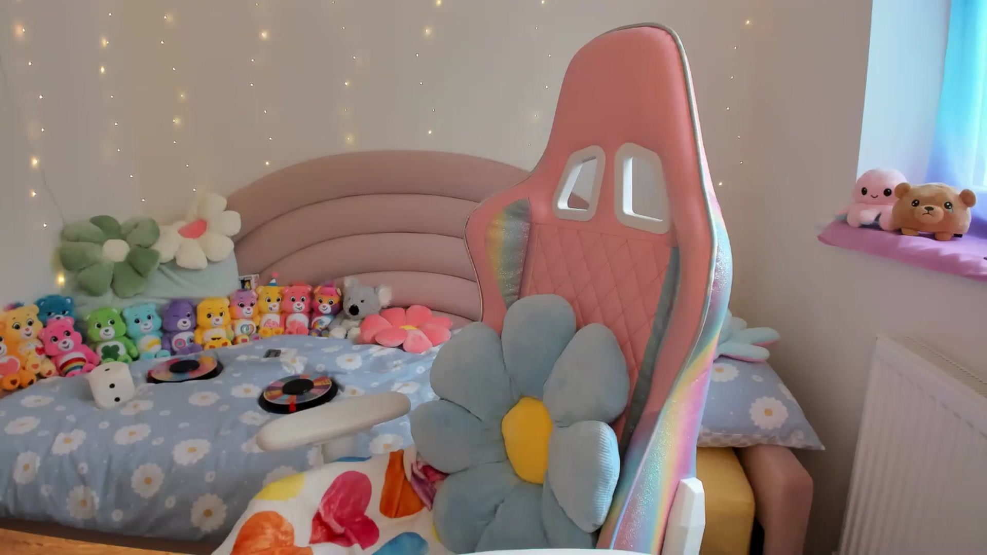 Gallery image thumbnail from JessieBear_'s myfreecams stream on, 08/15/2024, 14:50 image 2 of 20