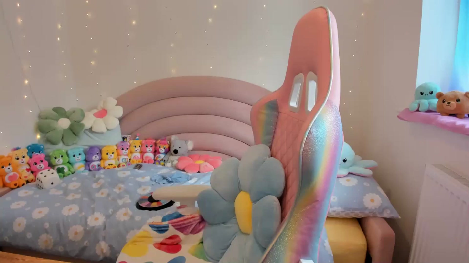 Gallery image thumbnail from JessieBear_'s myfreecams stream on, 08/16/2024, 10:57 image 8 of 20