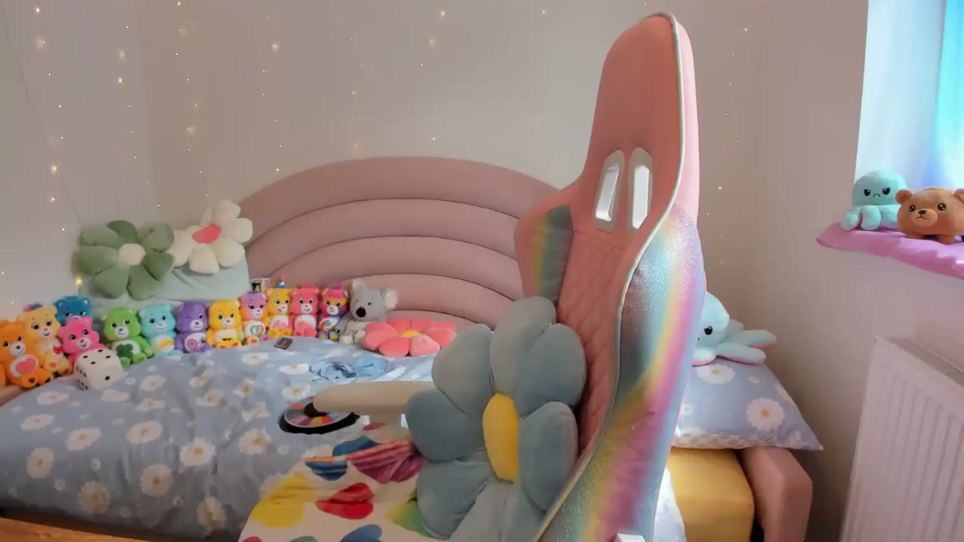 Gallery image thumbnail from JessieBear_'s myfreecams stream on, 08/16/2024, 10:57 image 12 of 20