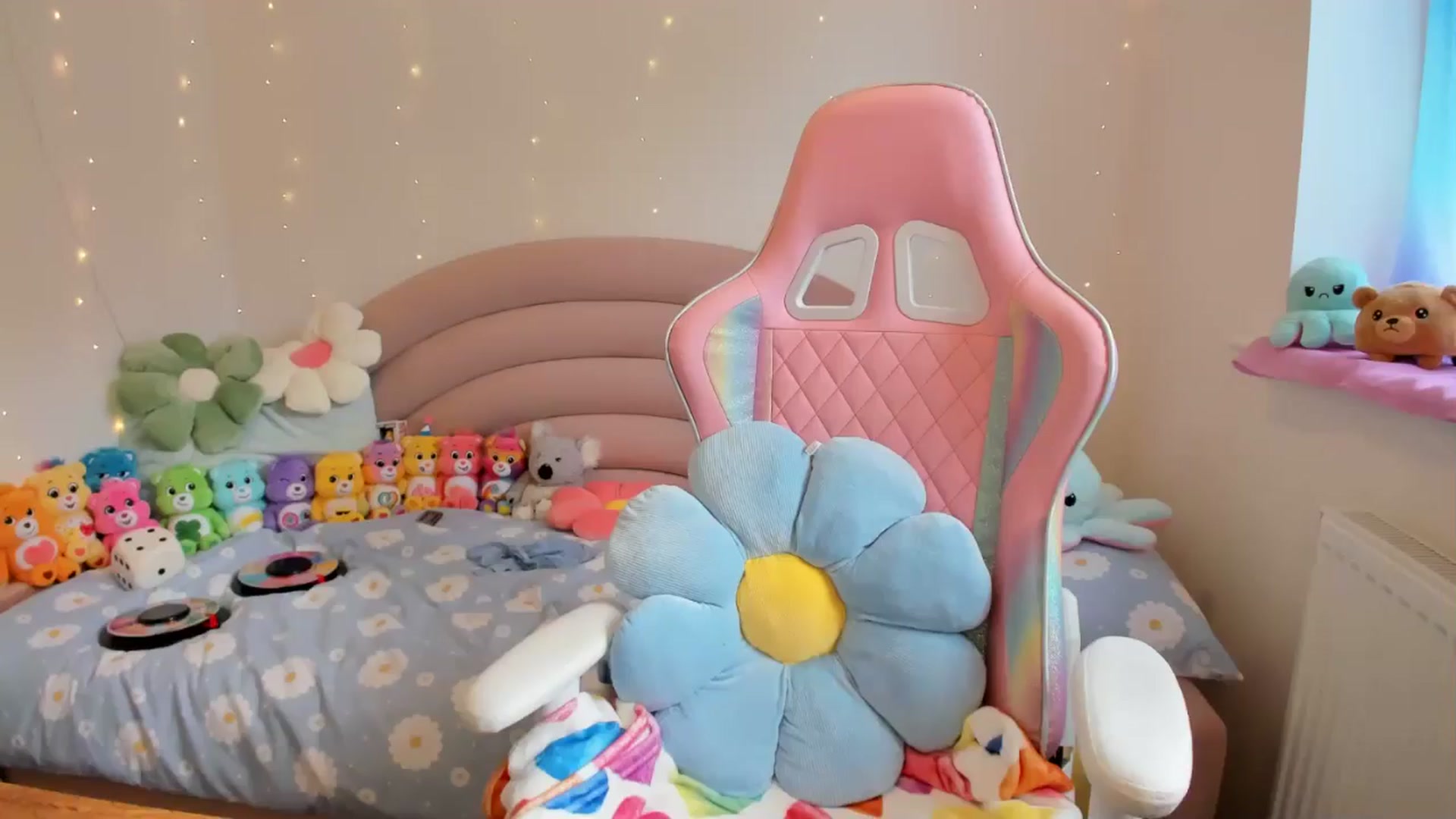 Gallery image thumbnail from JessieBear_'s myfreecams stream on, 08/16/2024, 11:37 image 15 of 20