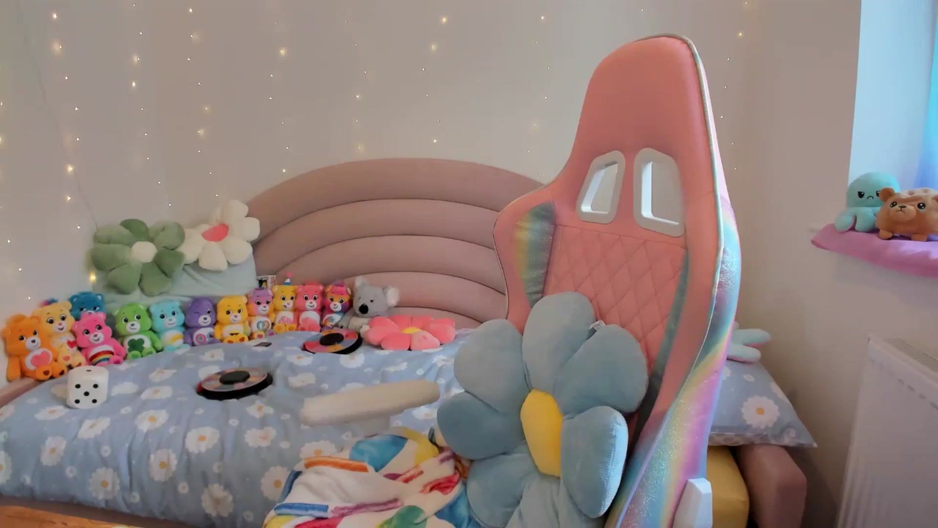 Gallery image thumbnail from JessieBear_'s myfreecams stream on, 08/20/2024, 14:13 image 12 of 20