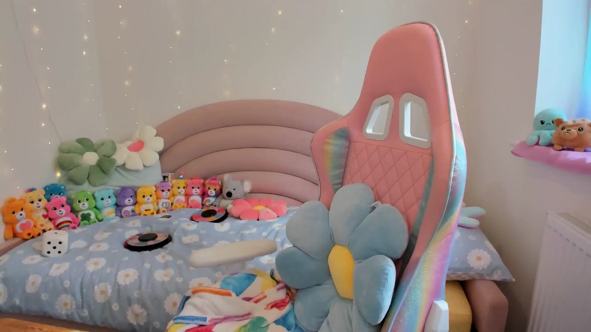 Gallery image thumbnail from JessieBear_'s myfreecams stream on, 08/20/2024, 14:13 image 17 of 20
