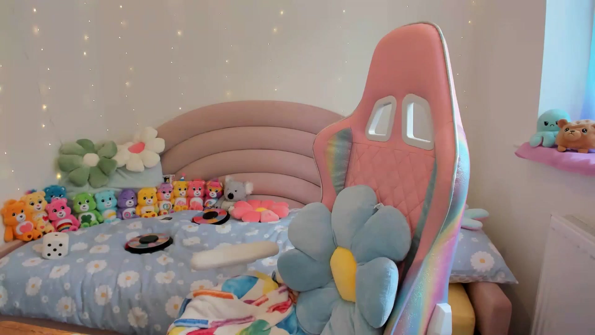 Gallery image thumbnail from JessieBear_'s myfreecams stream on, 08/20/2024, 14:13 image 15 of 20