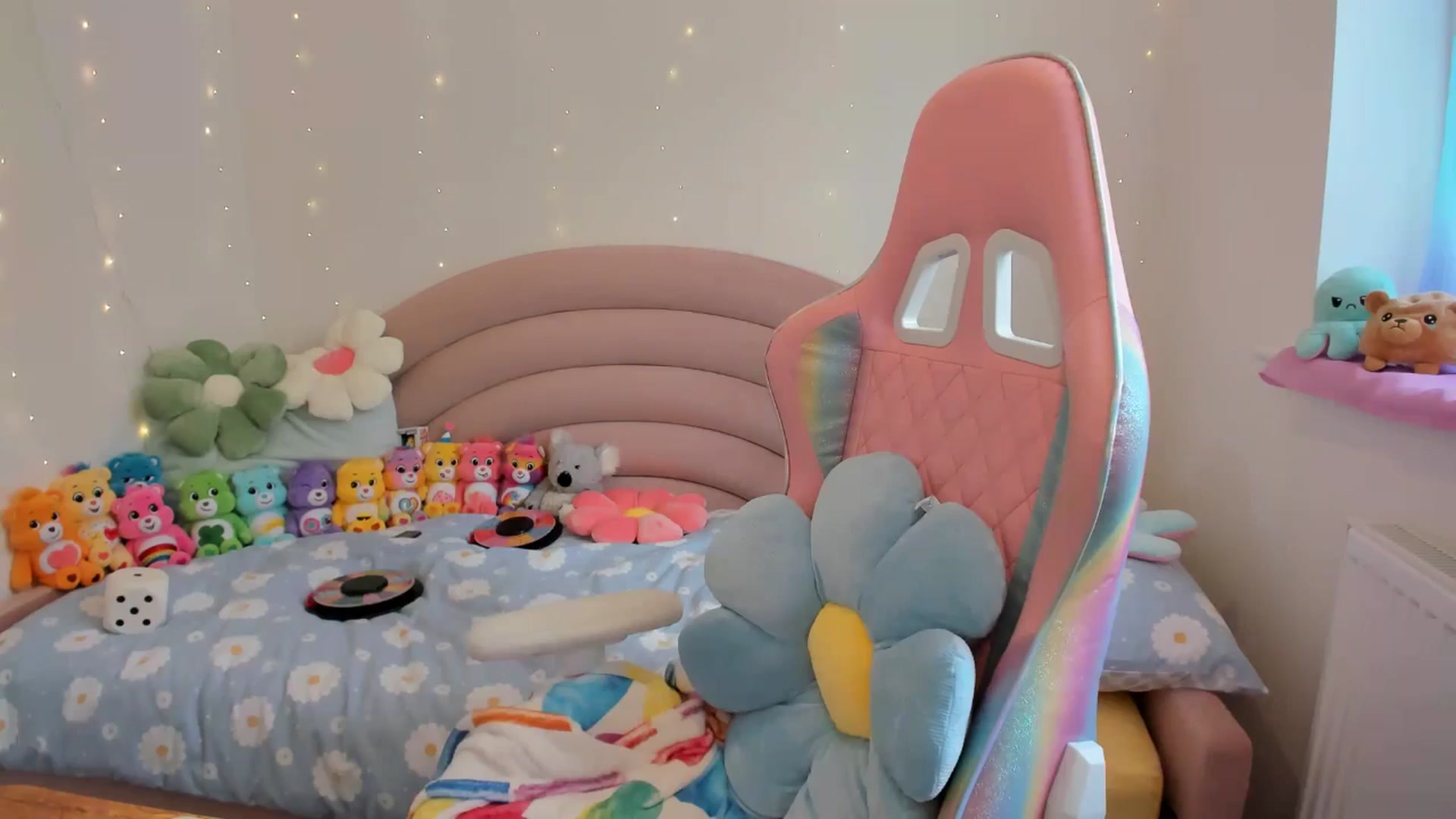 Gallery image thumbnail from JessieBear_'s myfreecams stream on, 08/20/2024, 14:13 image 16 of 20