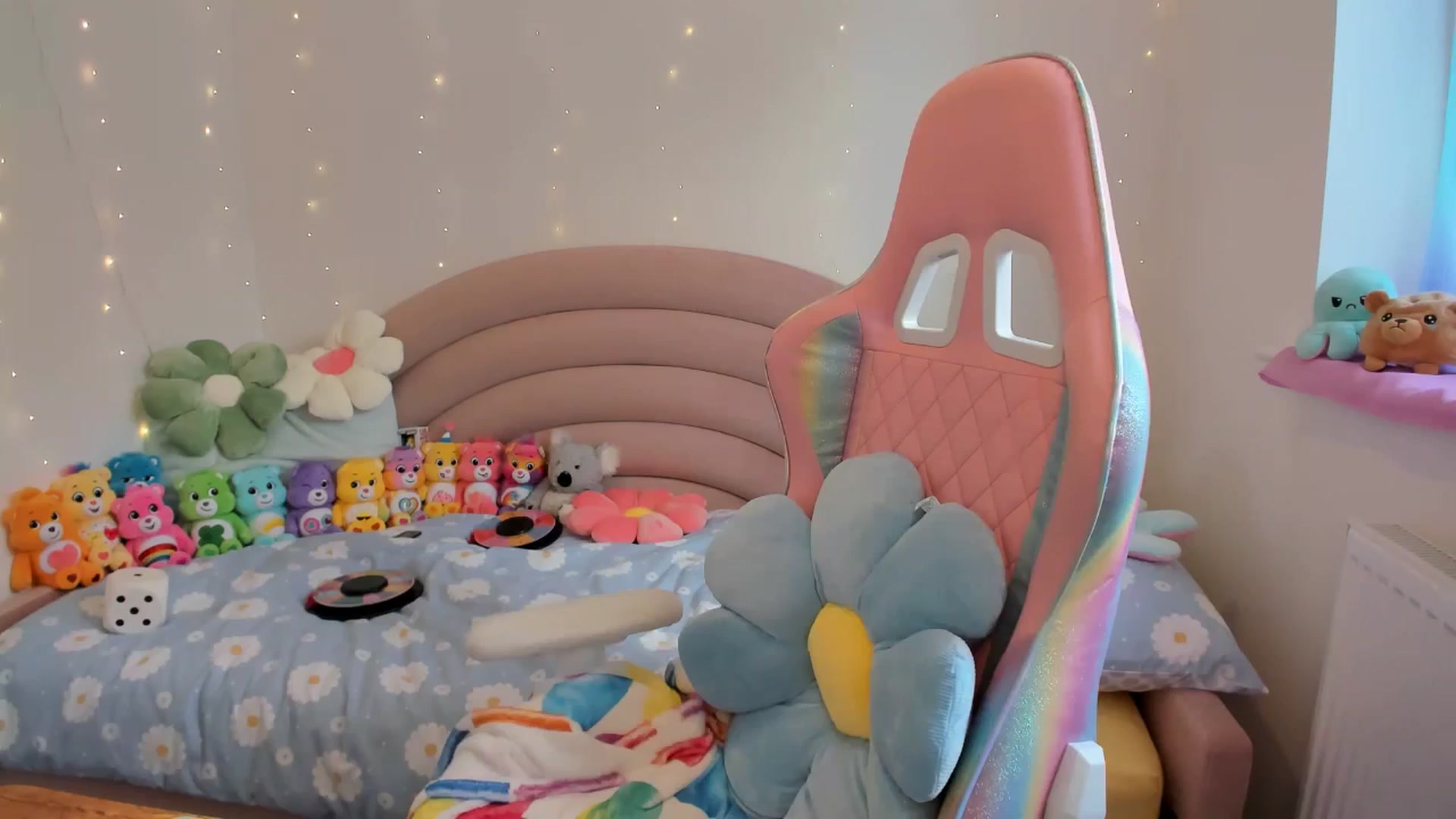 Gallery image thumbnail from JessieBear_'s myfreecams stream on, 08/20/2024, 14:13 image 14 of 20